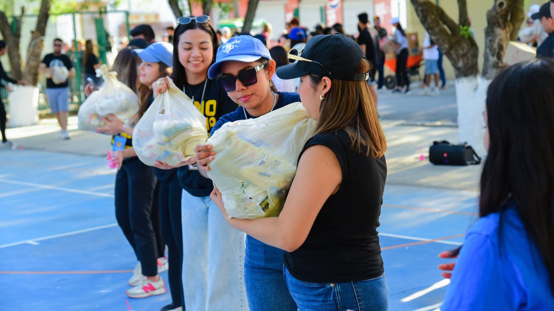 Hacen mano cadena en beneficio de comunidad de Sabinas Hidalgo