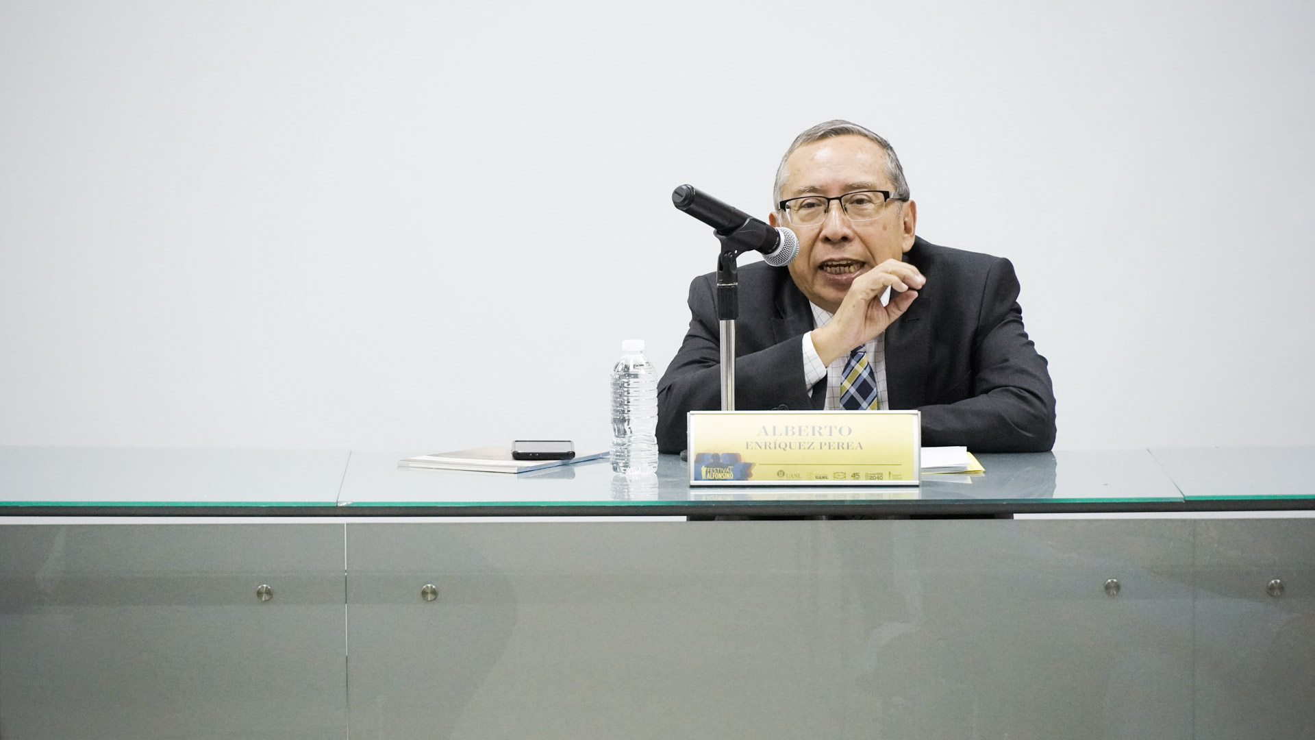 Comparten en charla correspondencia entre Alfonso Reyes y Azorín