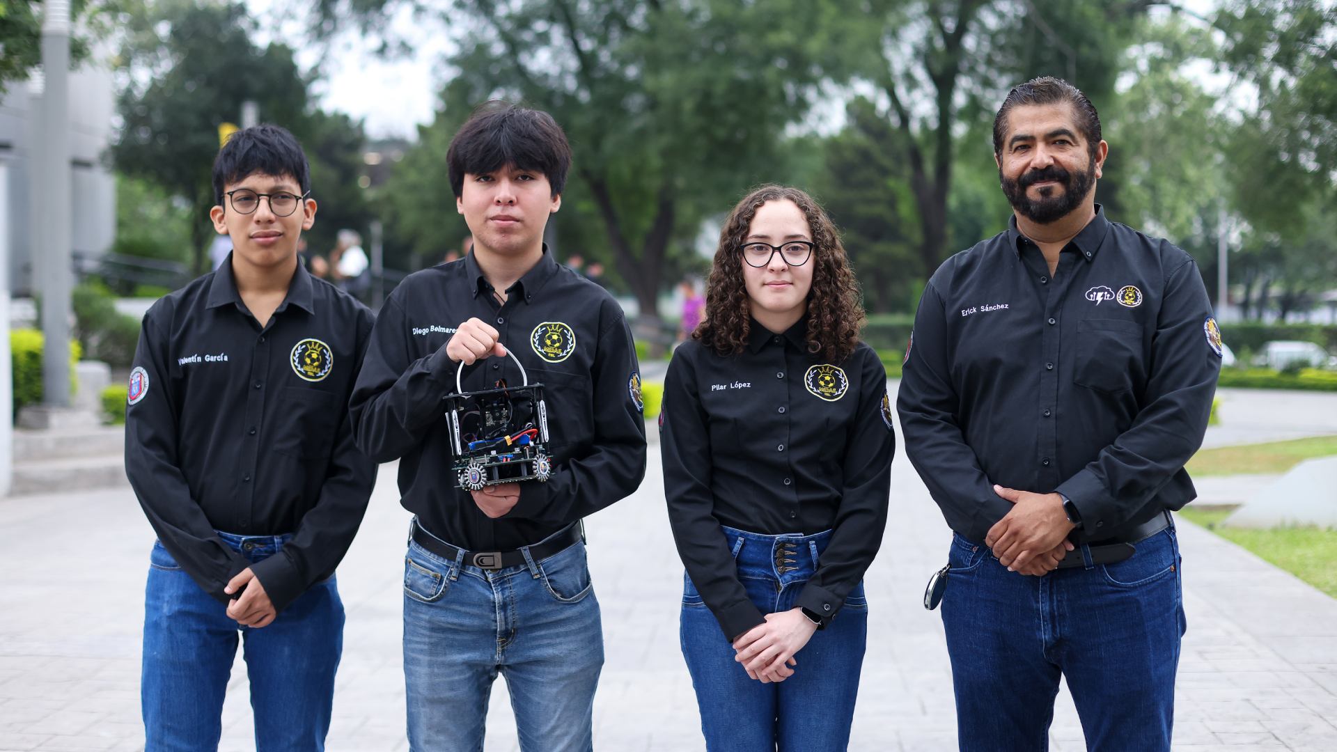 Estudiantes de la UANL competirán con robots en Brasil