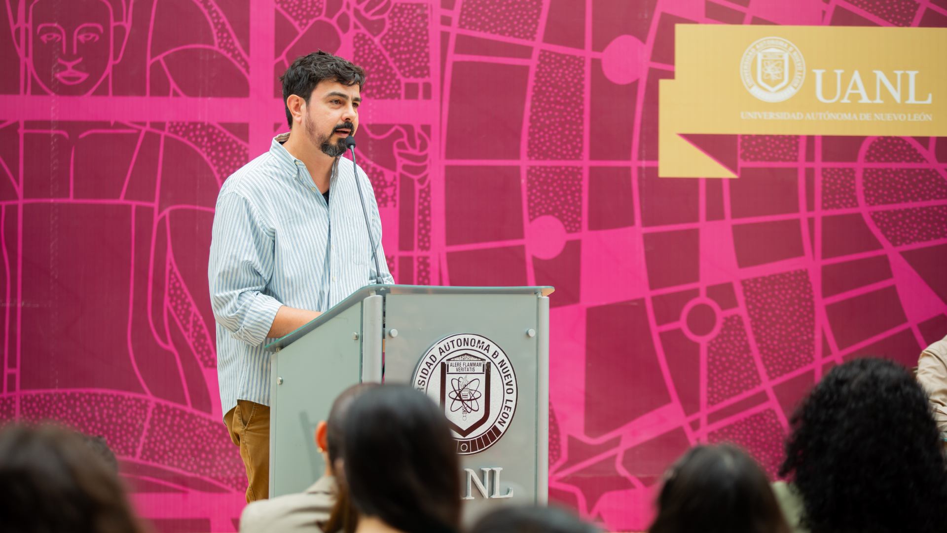 Premian a ganadores del Certamen de Literatura Joven UANL 2025