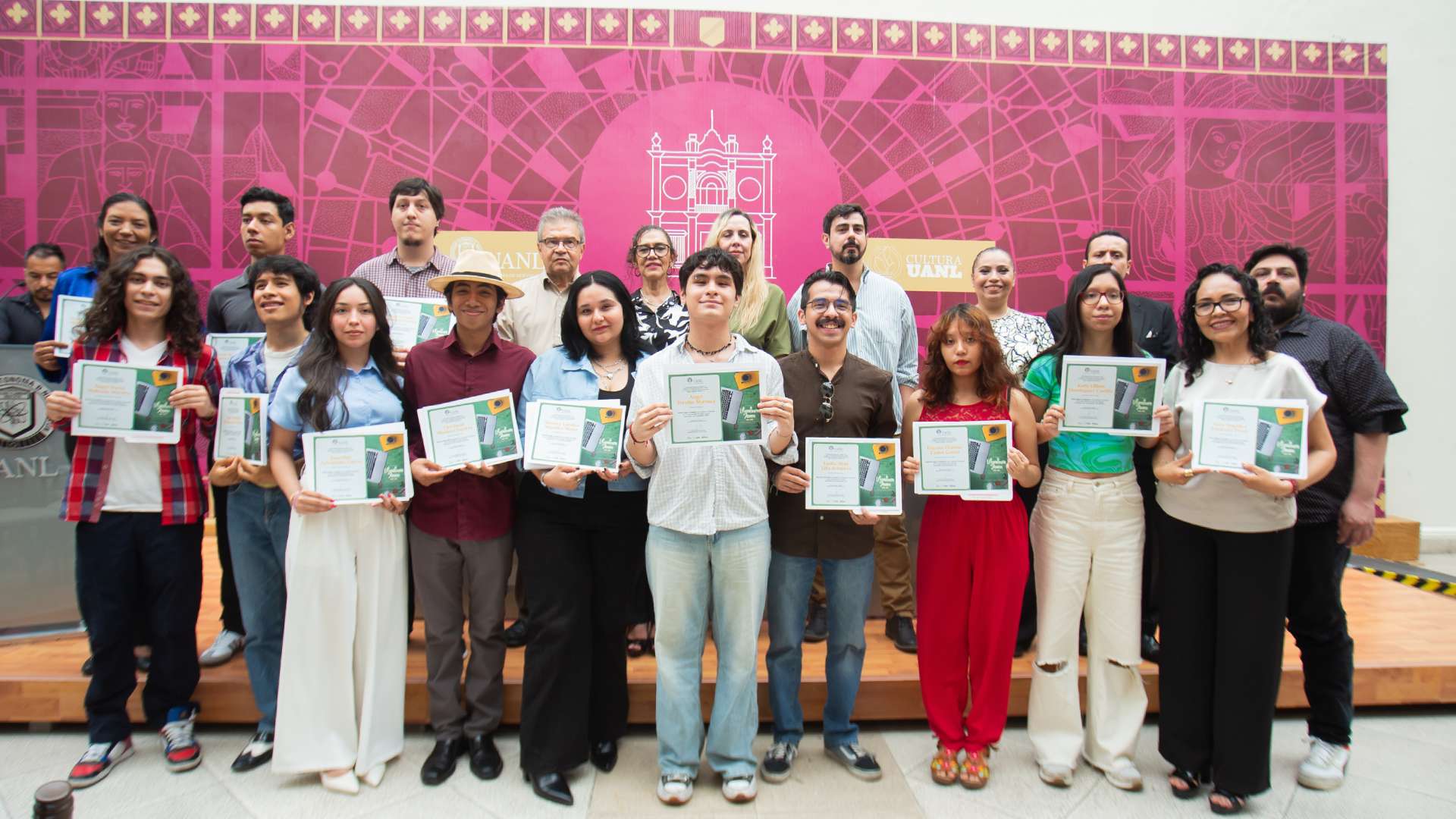 Premian a ganadores del Certamen de Literatura Joven UANL 2025