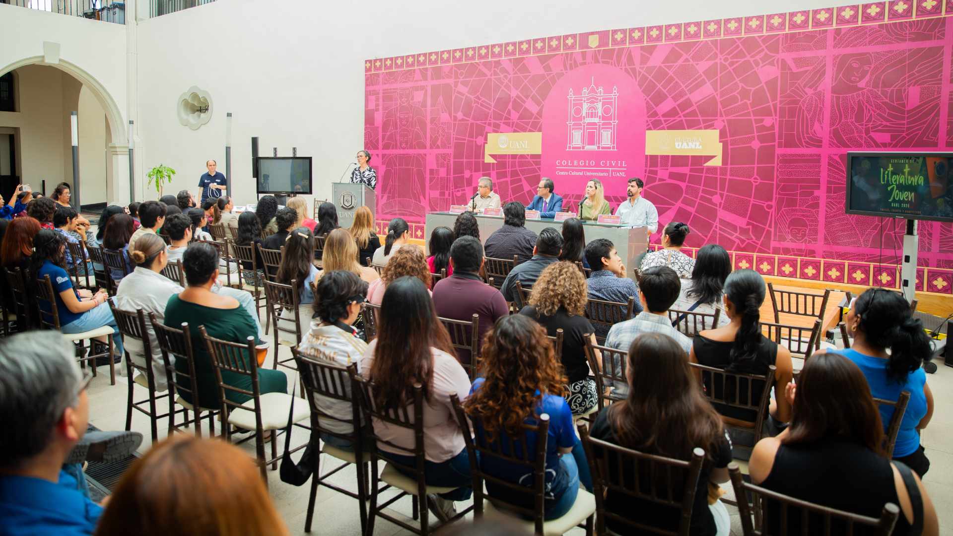 Premian a ganadores del Certamen de Literatura Joven UANL 2025