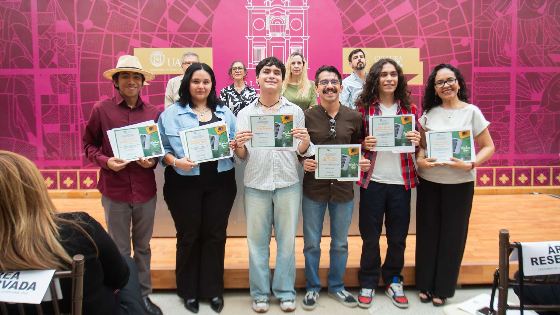 Premian a ganadores del Certamen de Literatura Joven UANL 2025