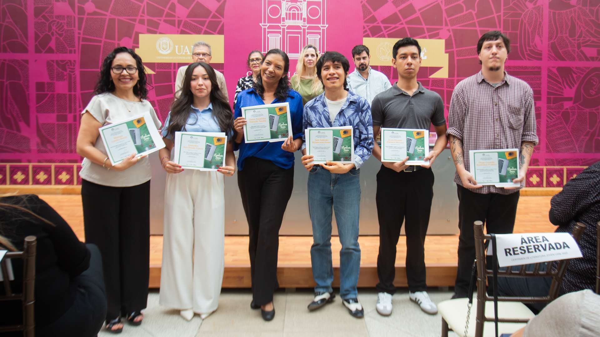 Premian a ganadores del Certamen de Literatura Joven UANL 2025