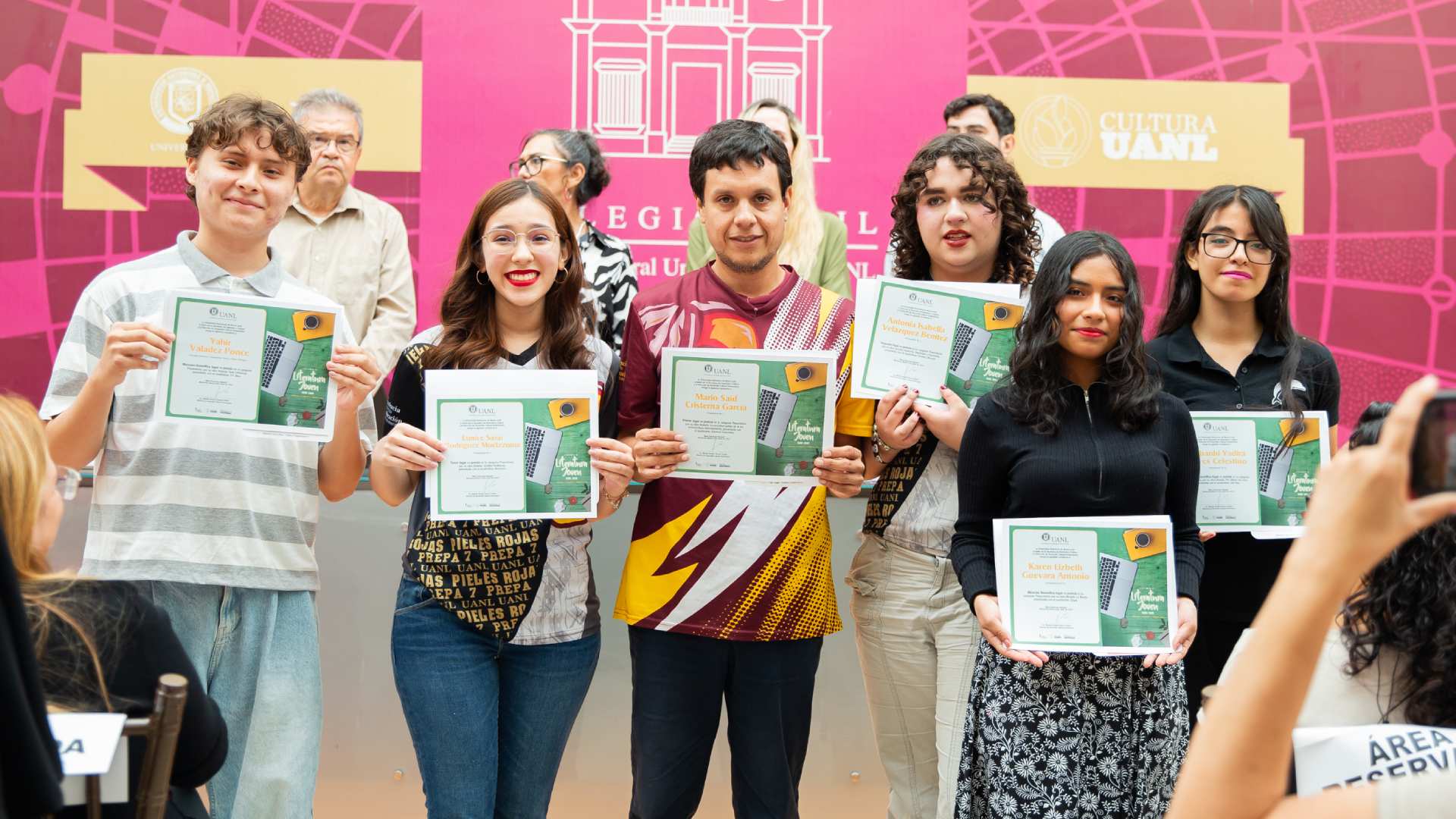Premian a ganadores del Certamen de Literatura Joven UANL 2025
