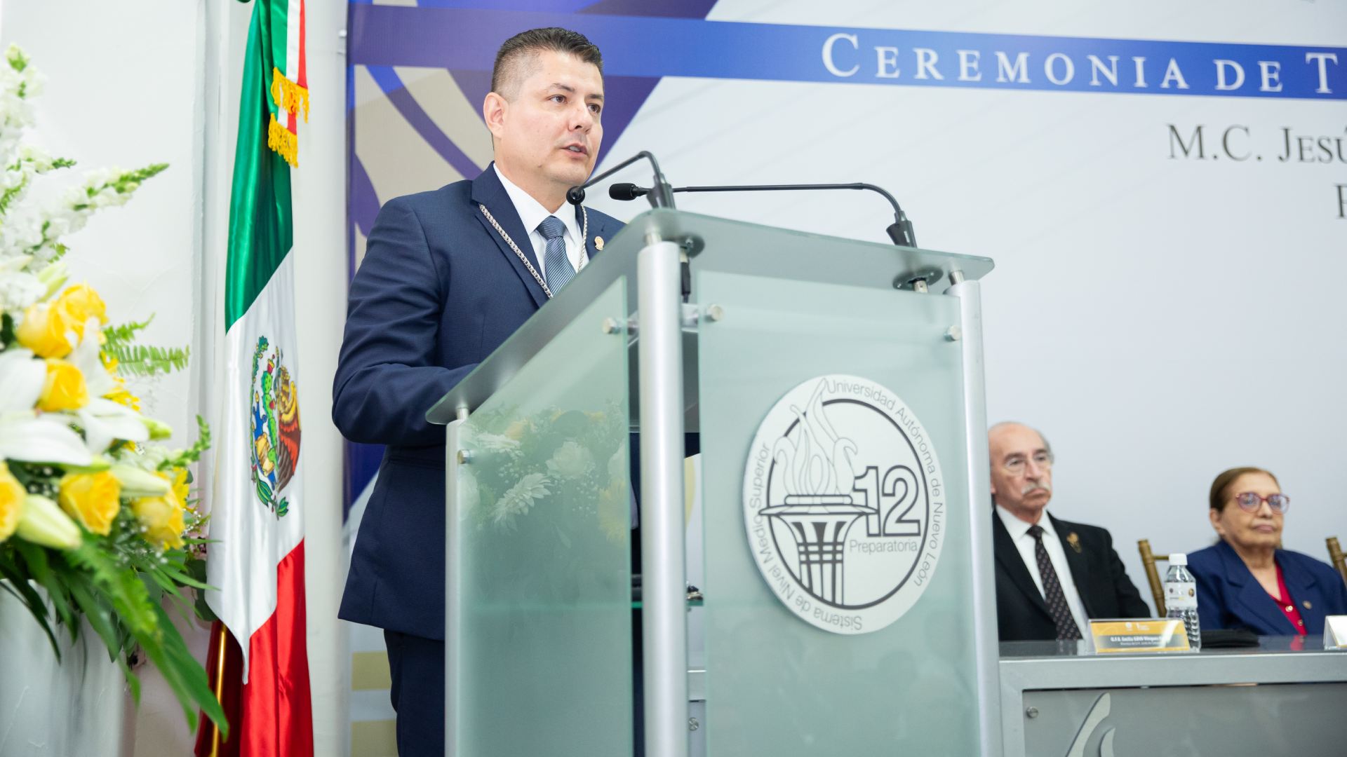 Realizan toma de protesta del director de Prepa 12