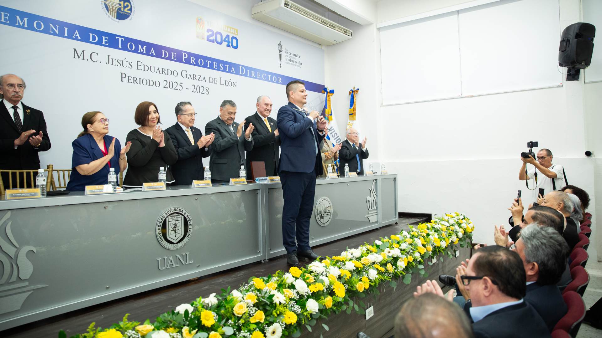 Realizan toma de protesta del director de Prepa 12