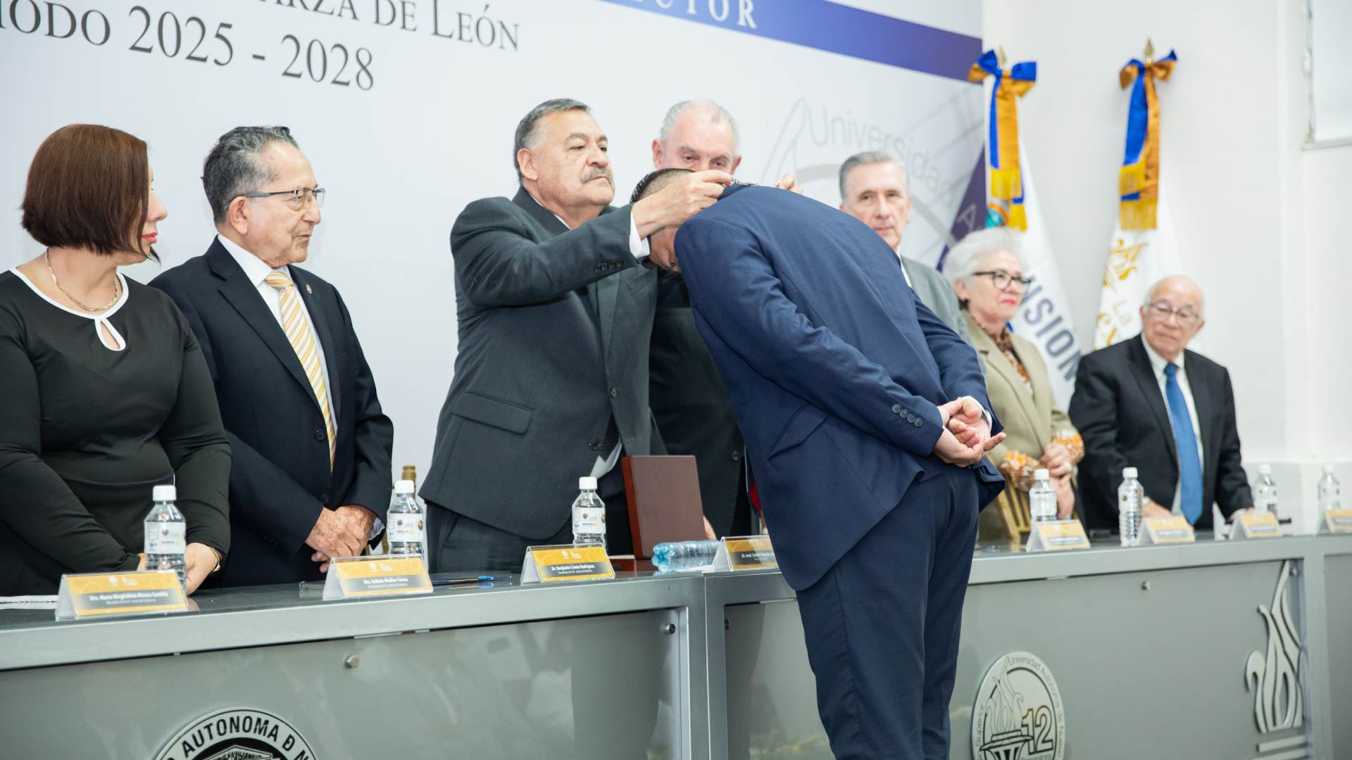 Realizan toma de protesta del director de Prepa 12