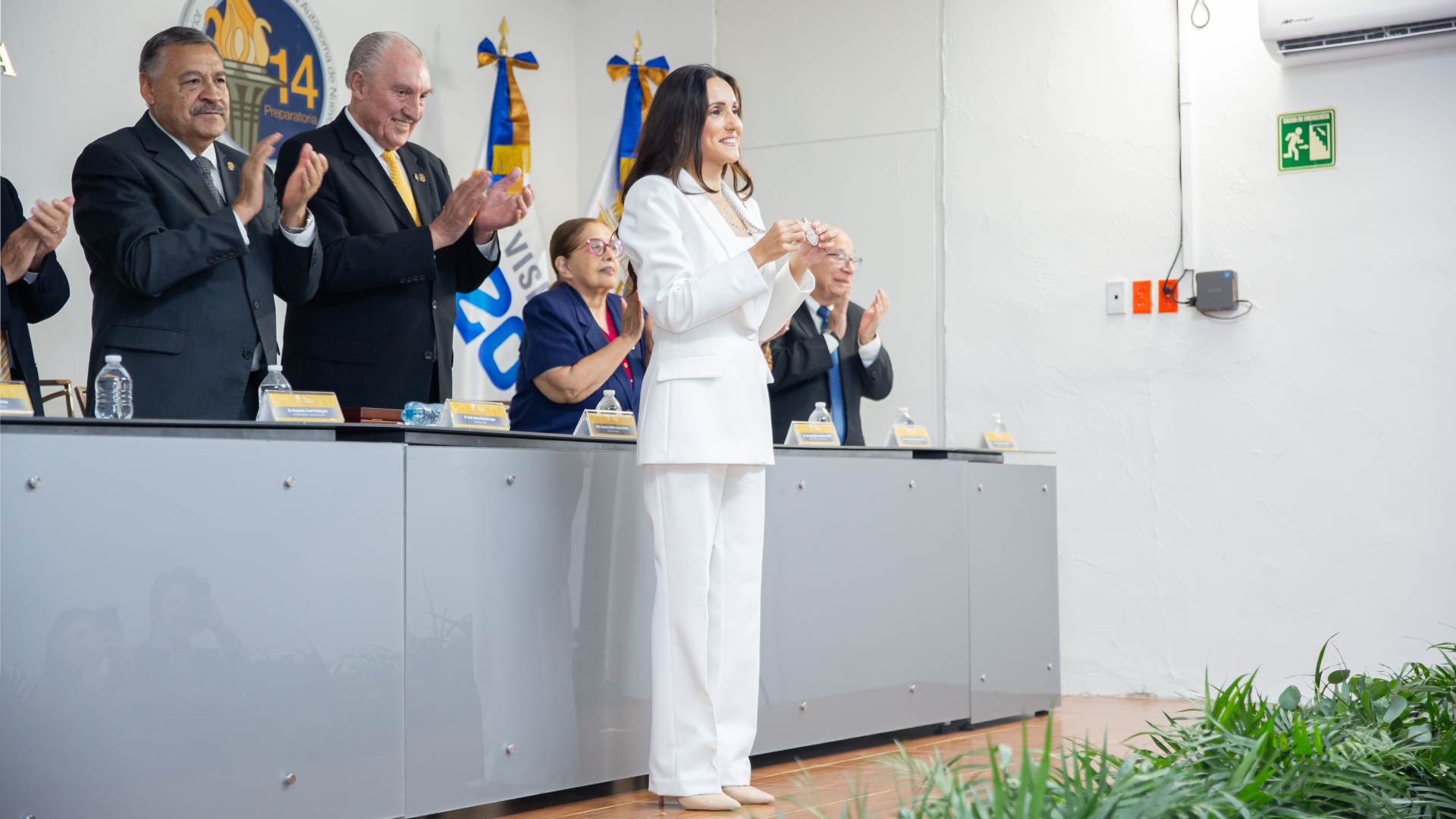 Toma protesta directora de Preparatoria 14