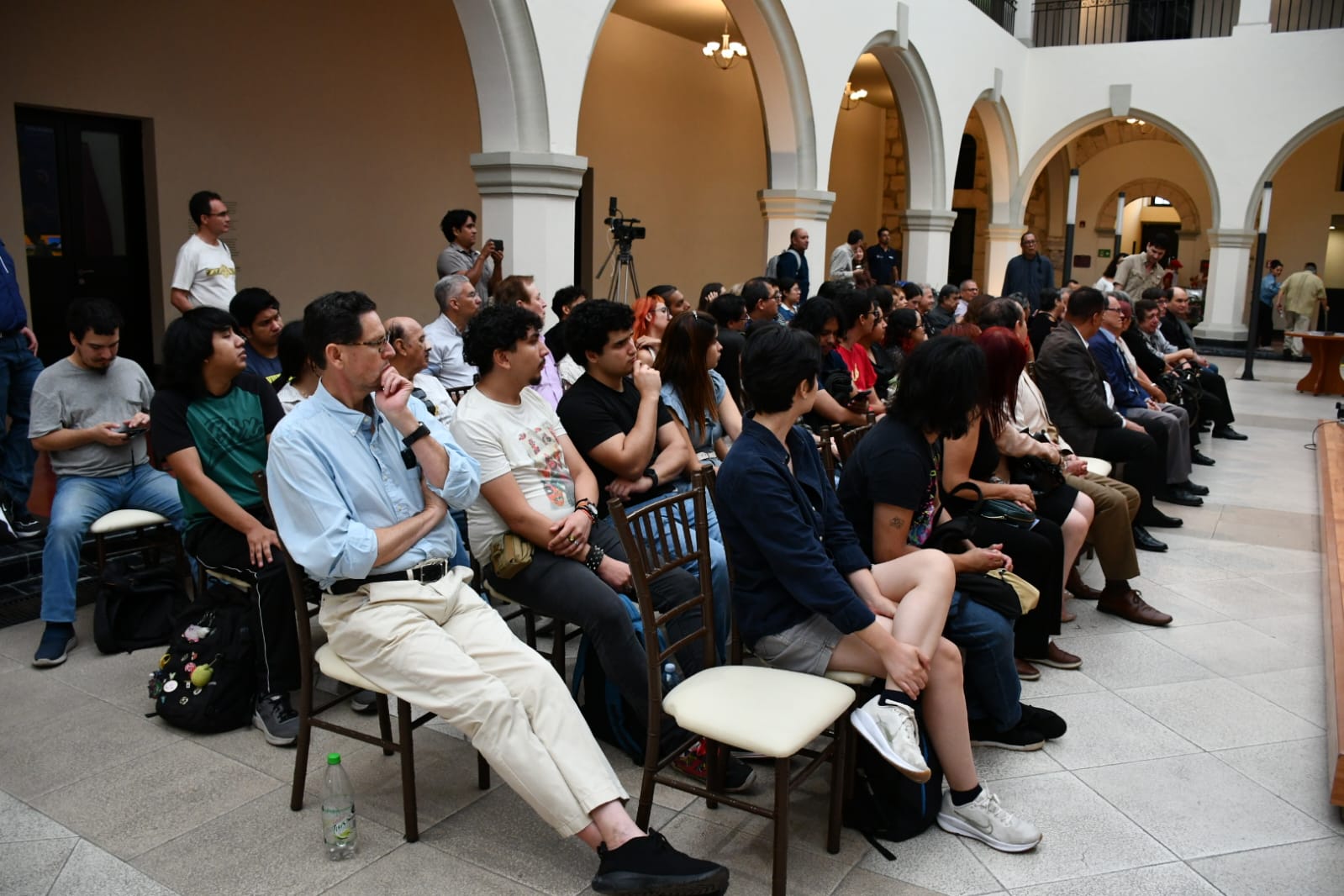 Evocan memoria del teatro al aire libre