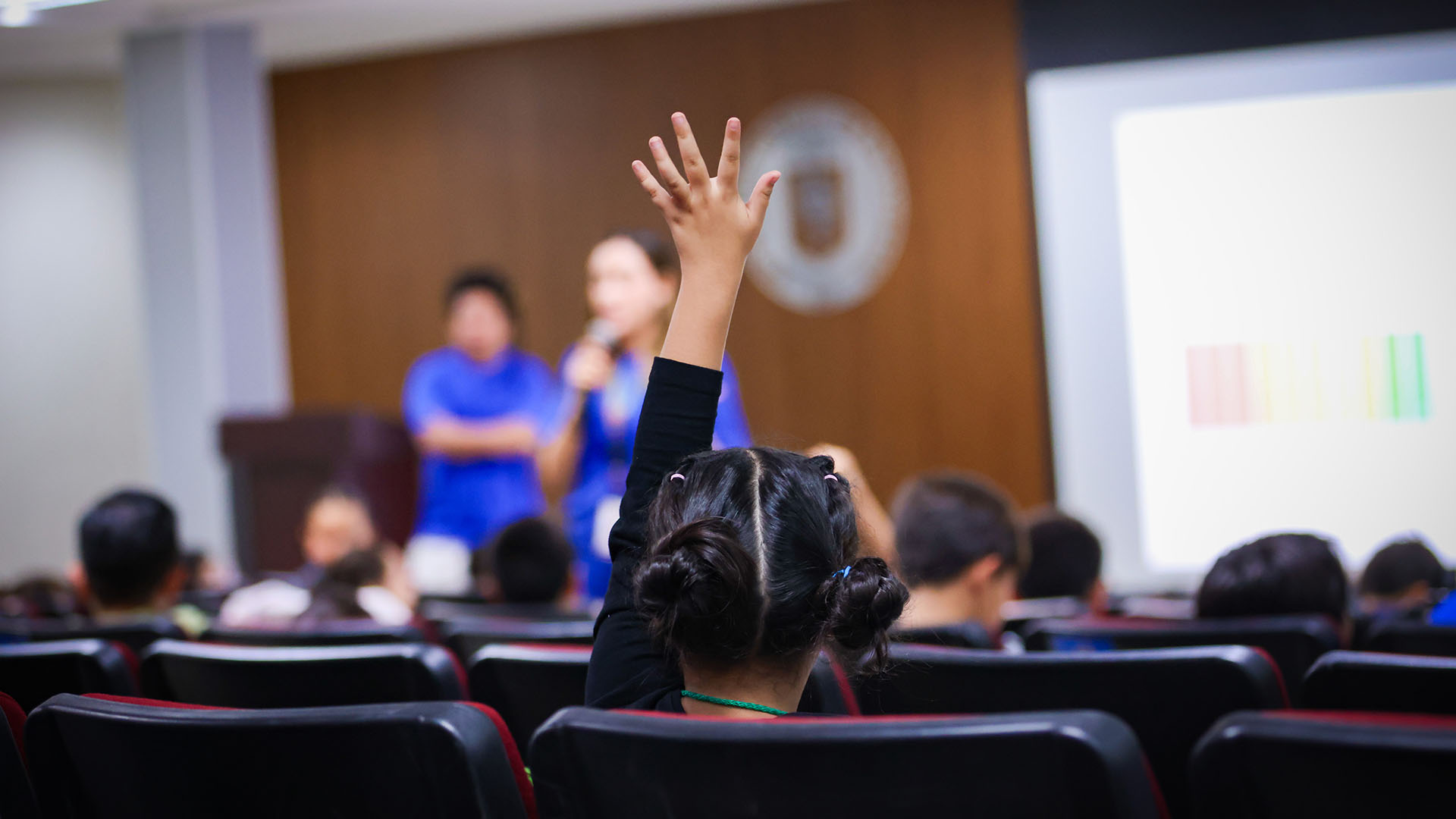 Niños se convierten en exploradores de la ciencia en curso de verano