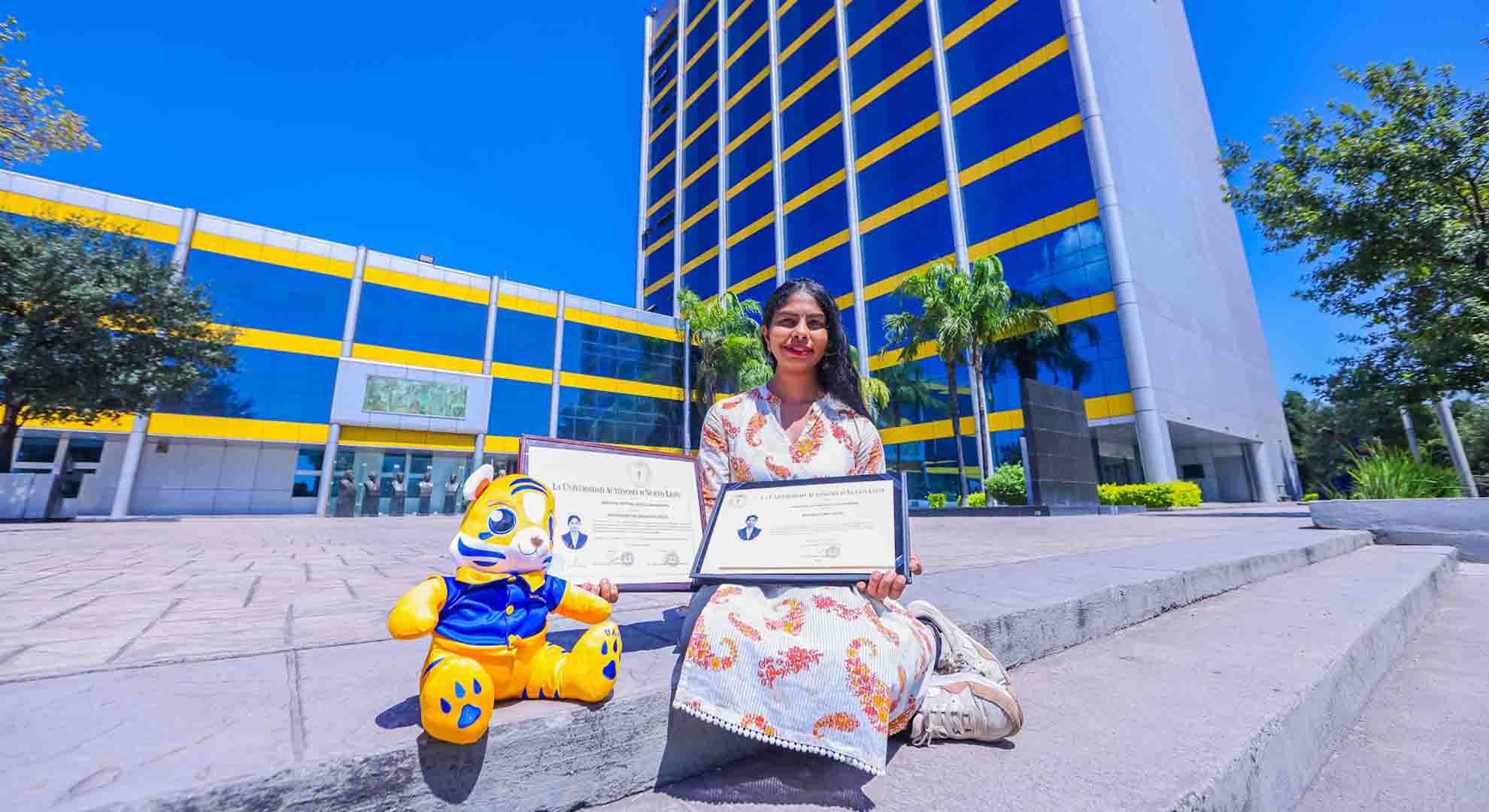 Alumna de la India concluye doctorado con mención honorífica