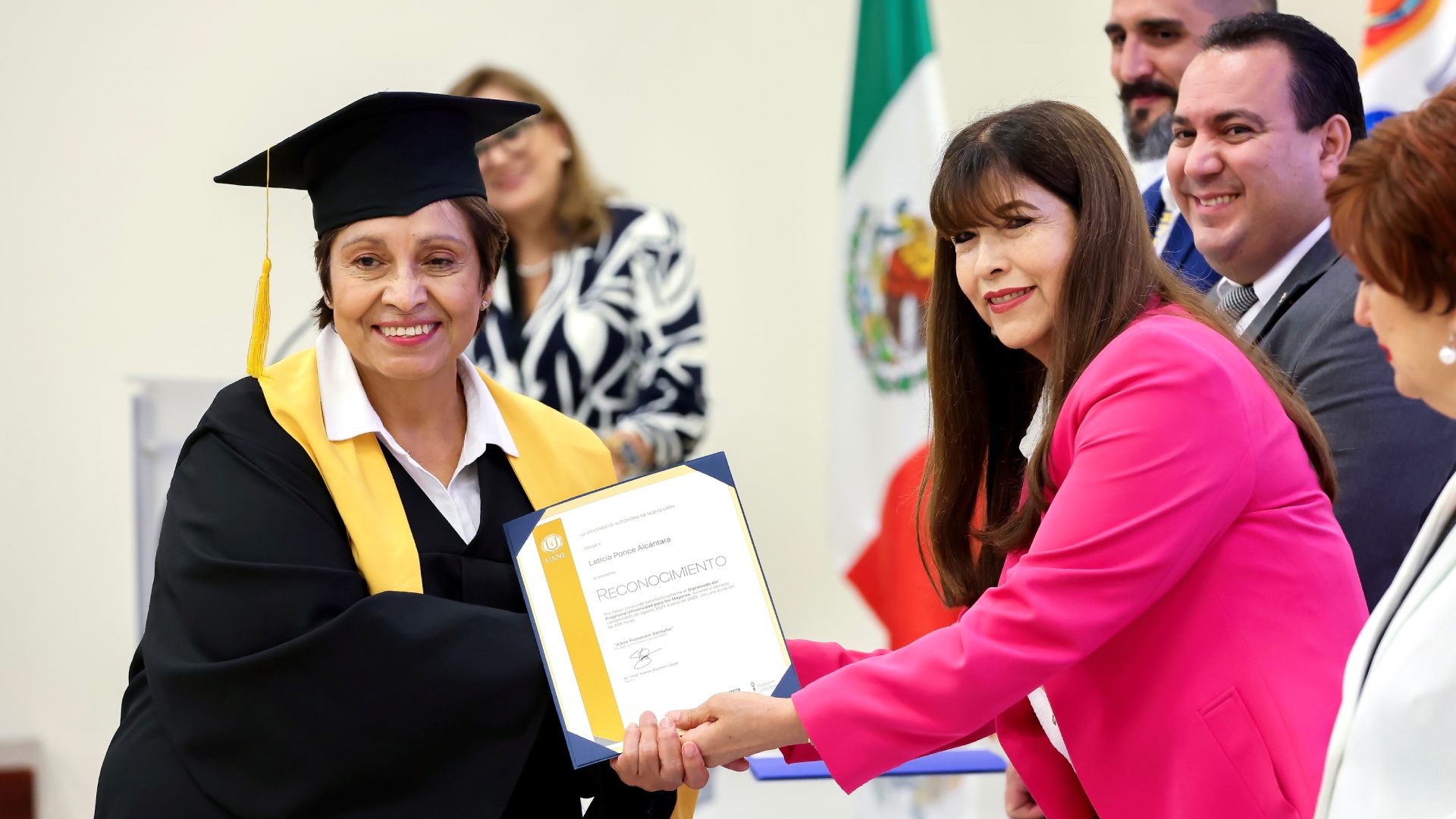 Concluyen diplomado de la Universidad para Mayores de la UANL