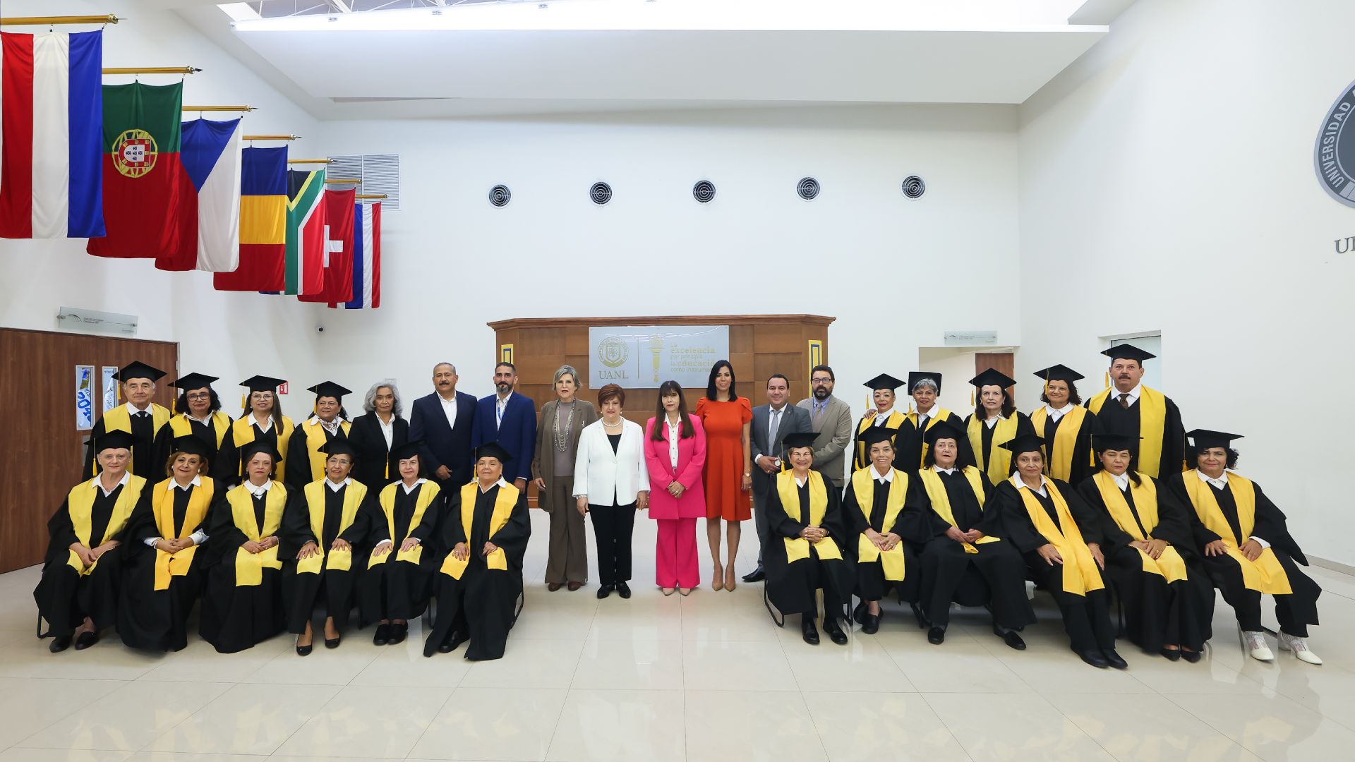 Concluyen diplomado de la Universidad para Mayores de la UANL