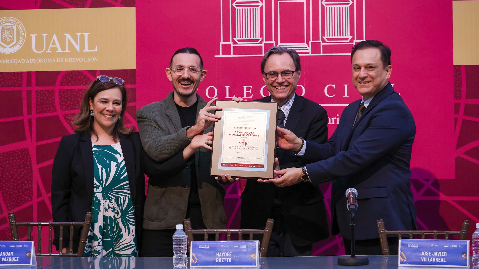David Anuar recibe Premio Iberoamericano de Poesía Minerva Margarita Villarreal 2025