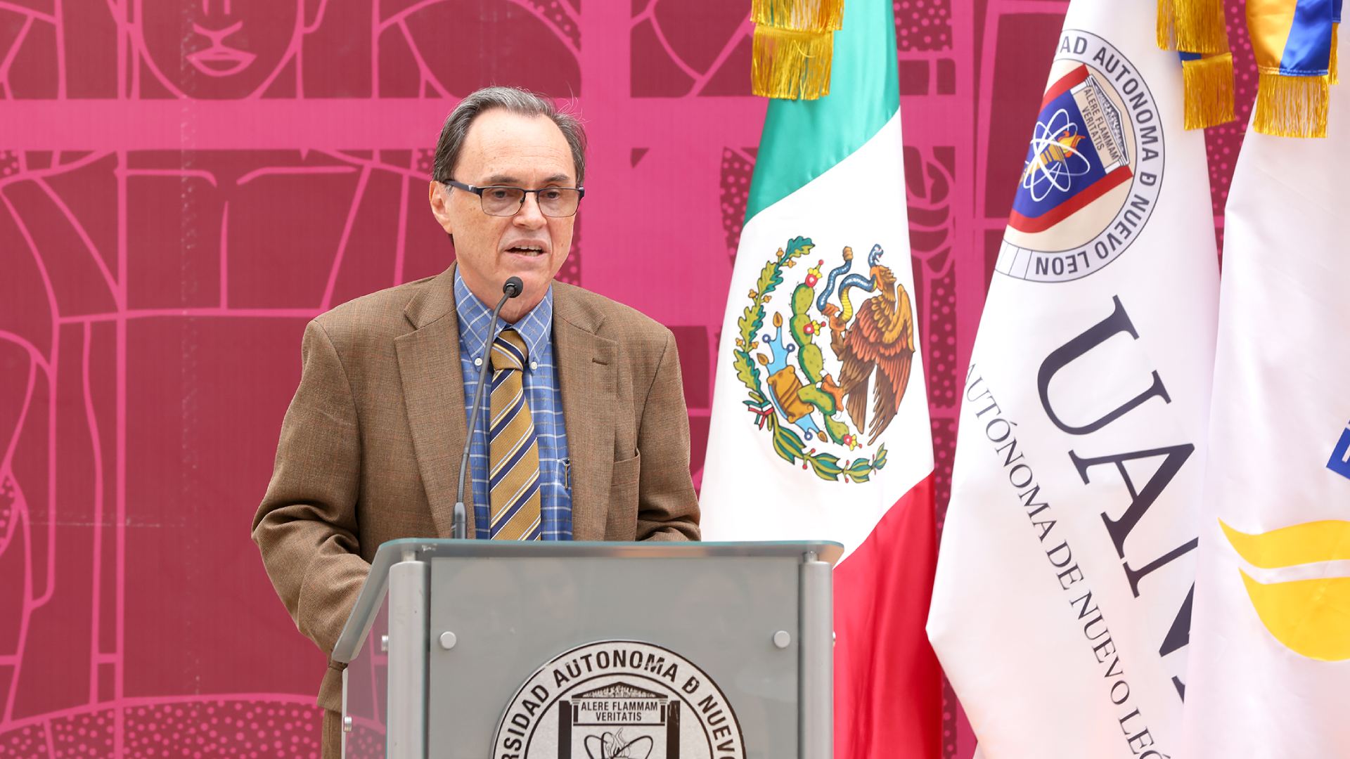 Da libro testimonio del impulso a la educación de la Fundación UANL