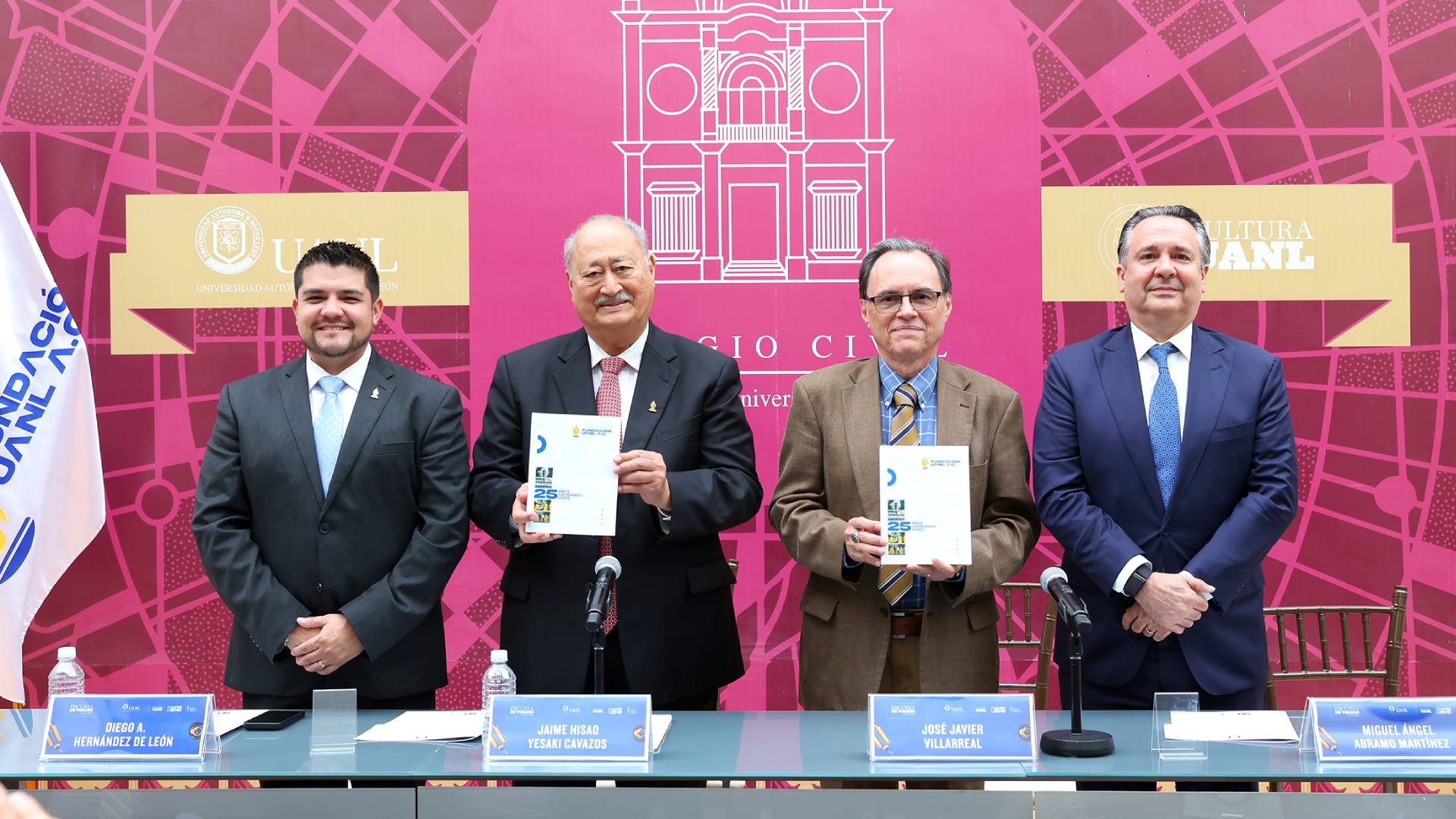 Da libro testimonio del impulso a la educación de la Fundación UANL