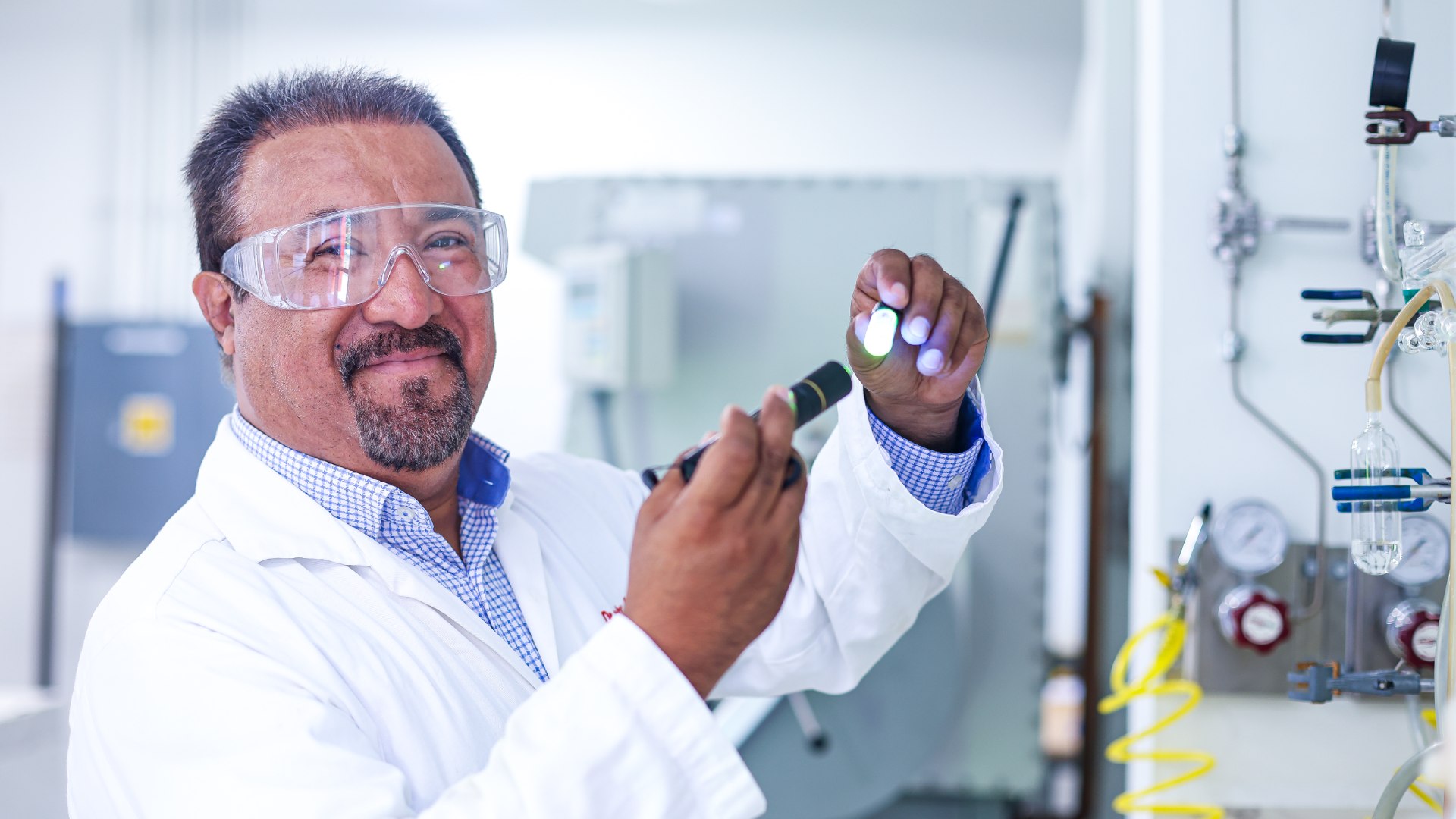 Aprovecha luminiscencia de los compuestos químicos en beneficio de la ciencia y el ambiente