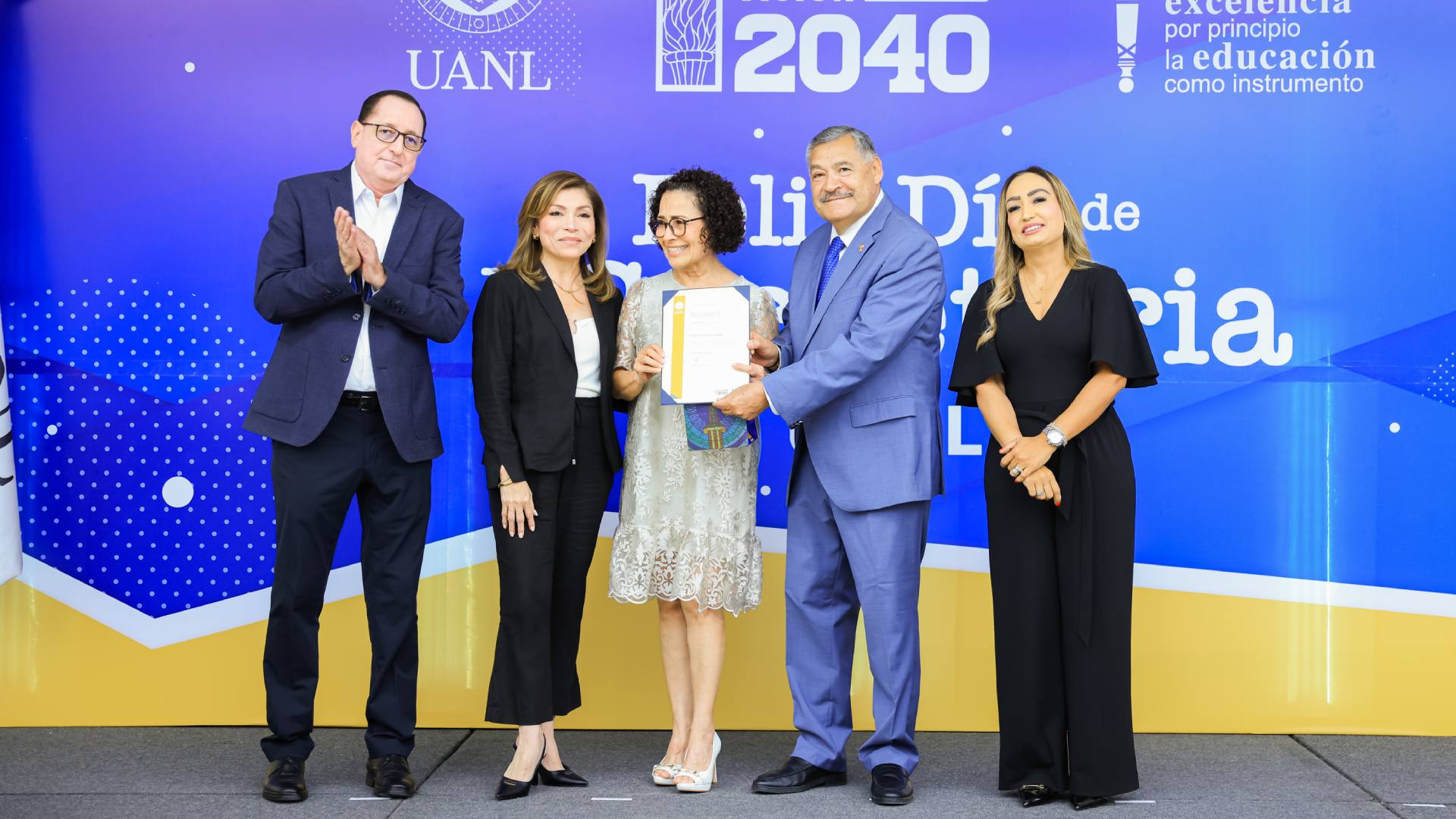 Reconoce Universidad a sus secretarias en su tradicional convivencia