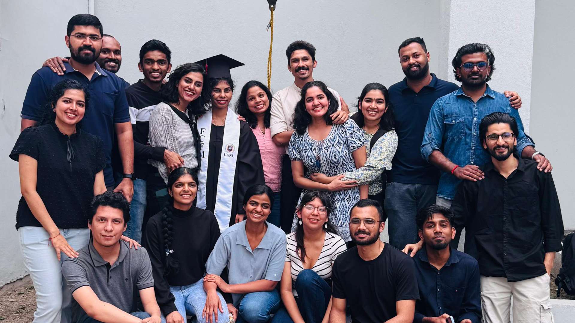 Física de la India concluye doctorado en la UANL con mención honorífica