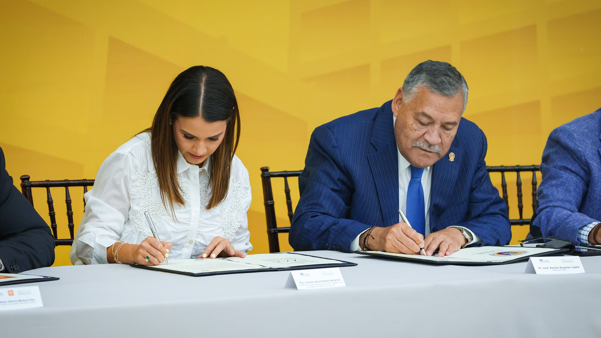 Ratifican UANL y Congreso convenio para becas estudiantiles
