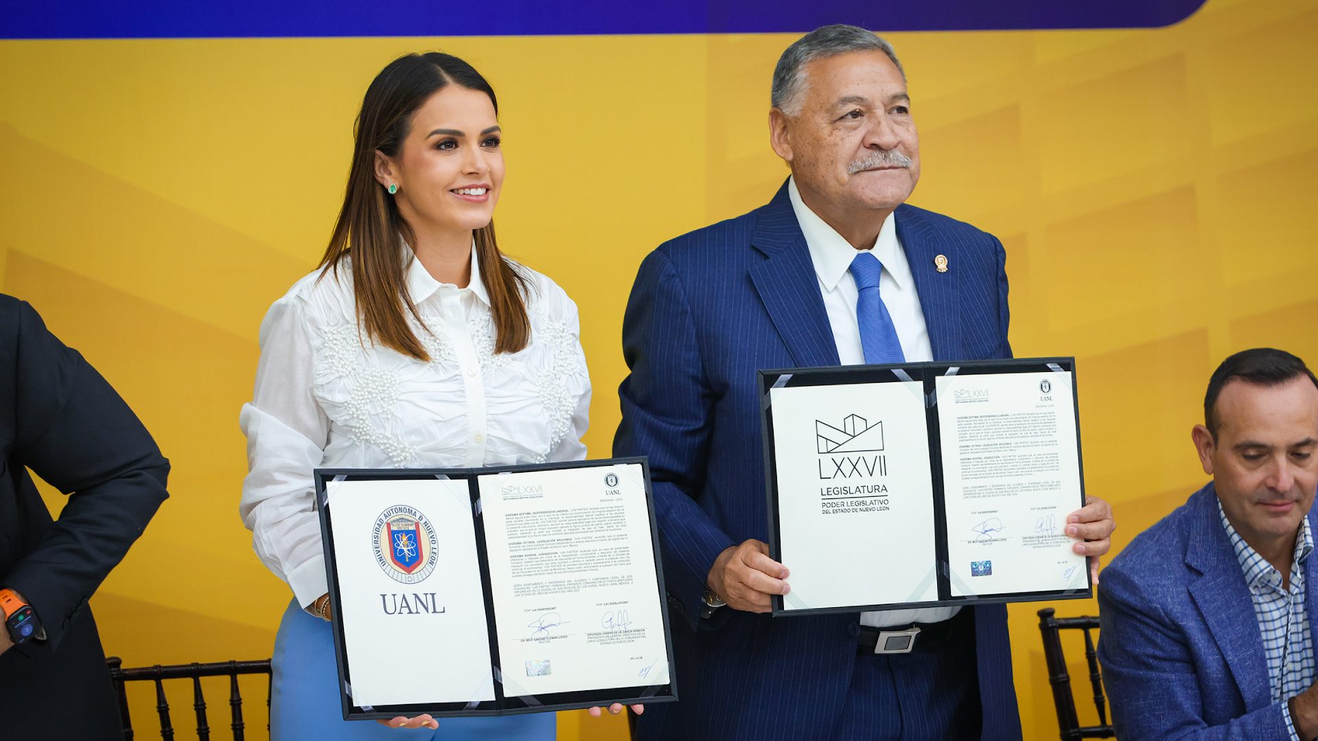 Ratifican UANL y Congreso convenio para becas estudiantiles