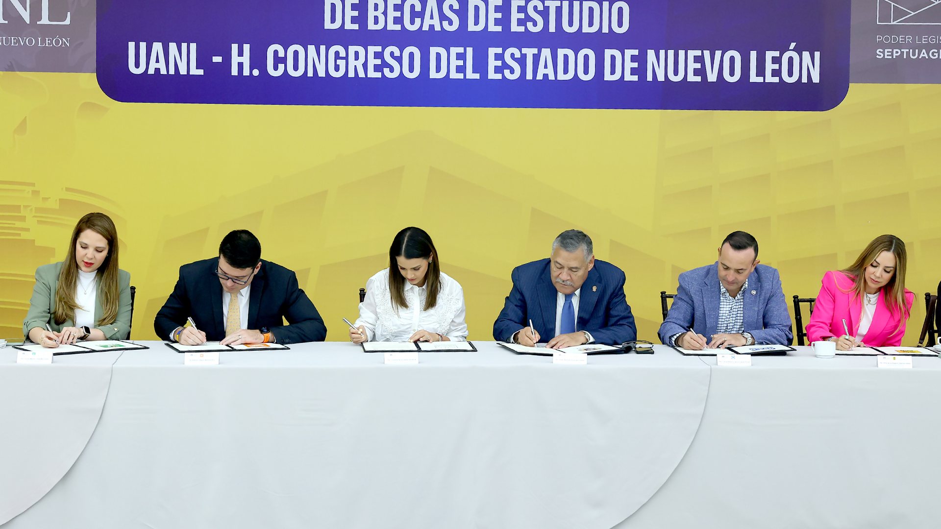 Ratifican UANL y Congreso convenio para becas estudiantiles