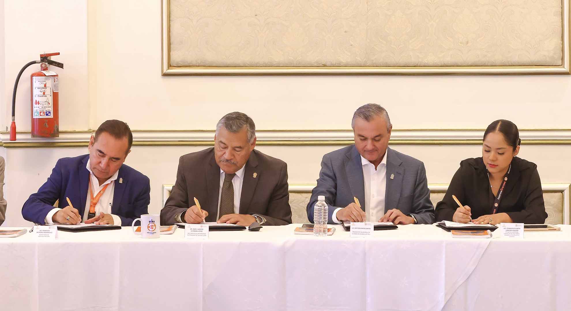 Firman pacto por la educación de los jóvenes de Guadalupe