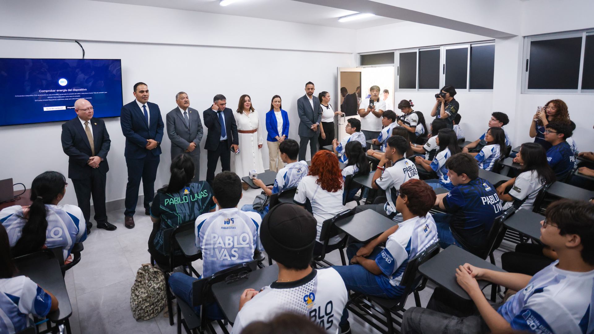 Entrega Rector nuevos salones en Unidad Poniente de Pablo Livas