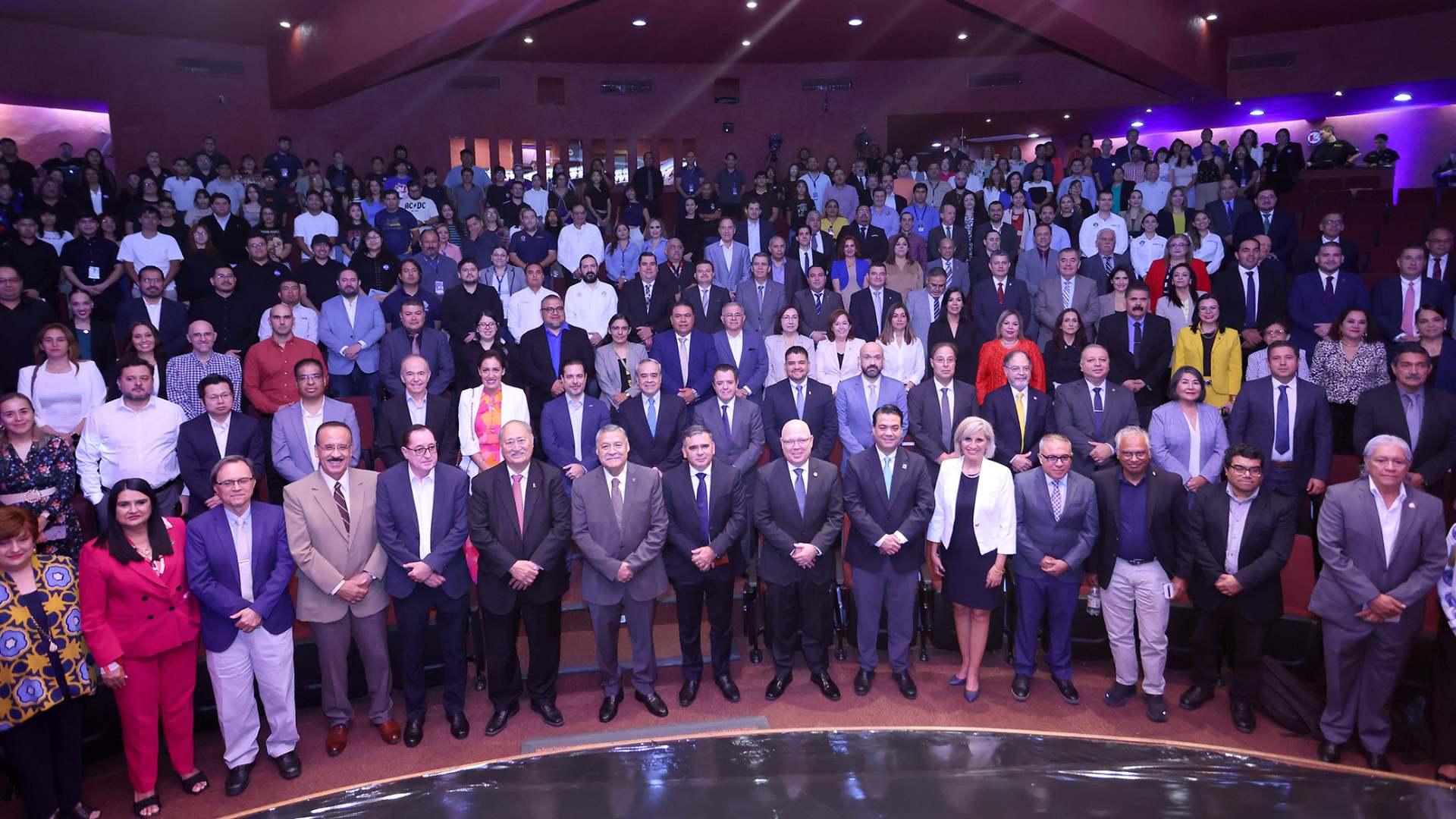 Lanza UANL estrategia de inteligencia artificial EsencIA