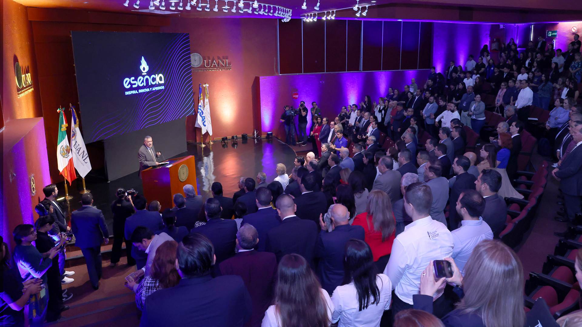 Lanza UANL estrategia de inteligencia artificial EsencIA