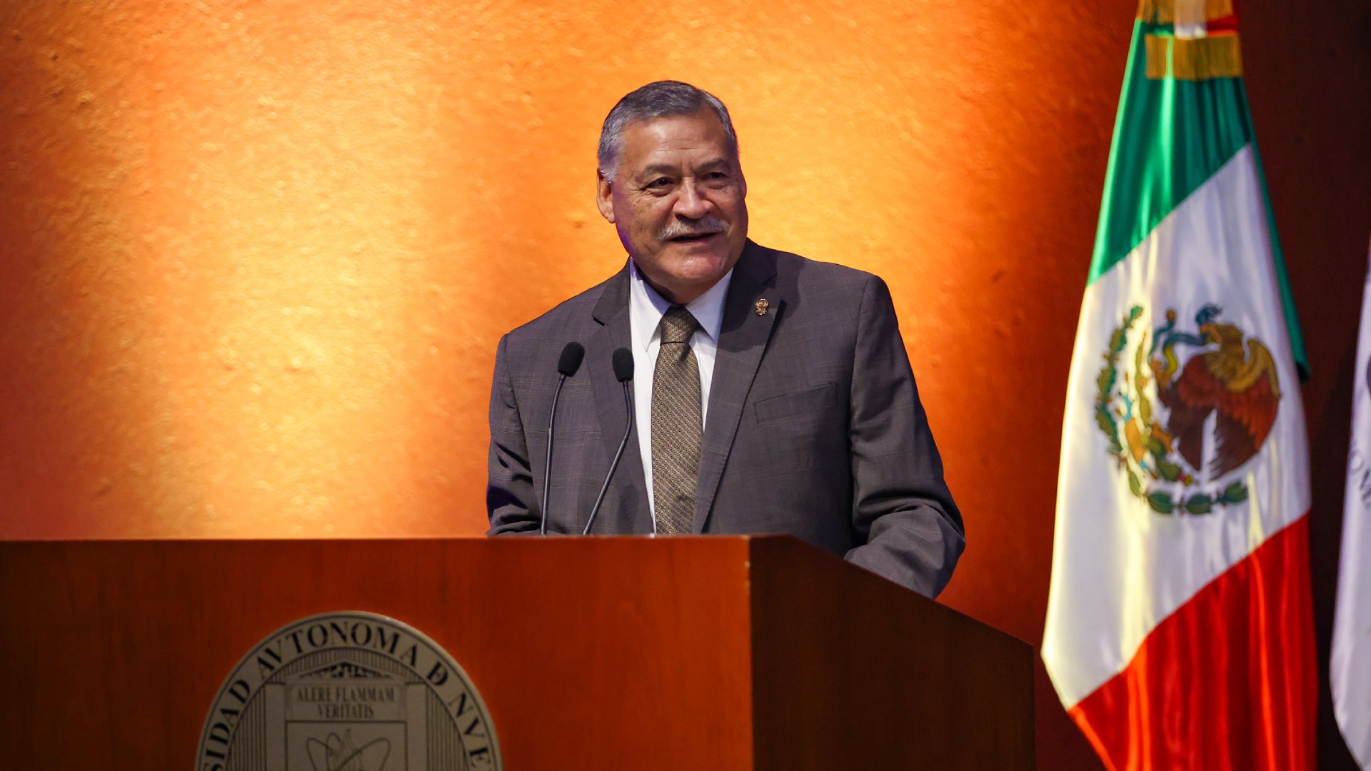 Lanza UANL estrategia de inteligencia artificial EsencIA