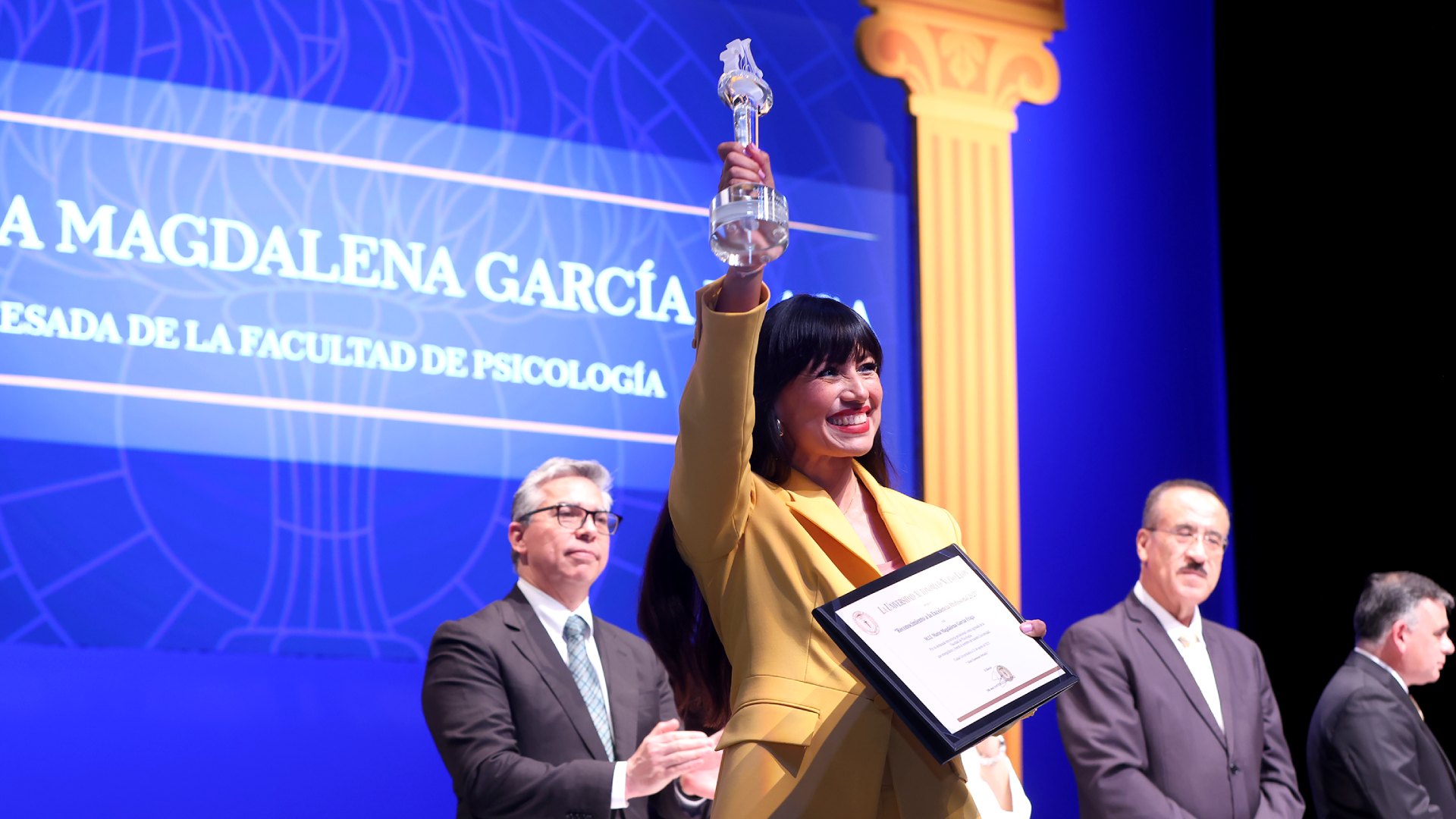 Reconoce UANL excelencia profesional de egresados