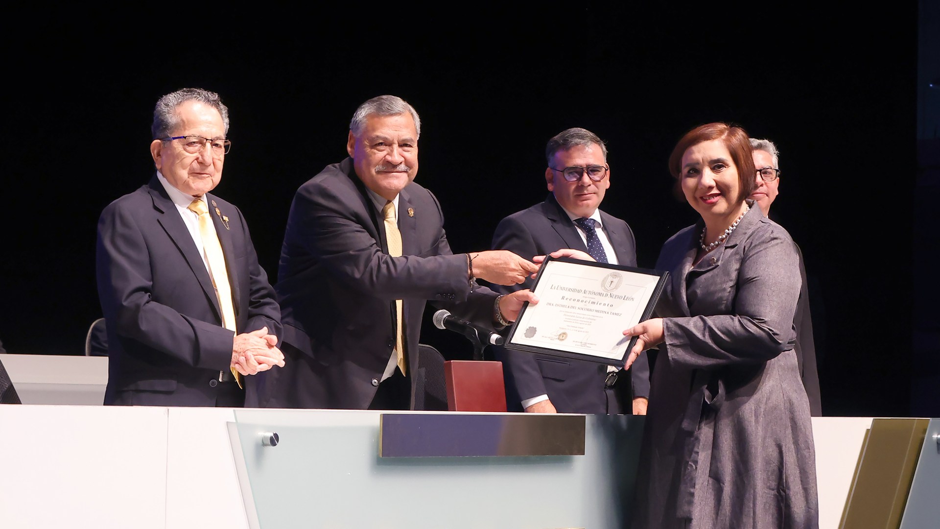 Xóchitl Arango Morales toma protesta como integrante de la H. Junta de Gobierno