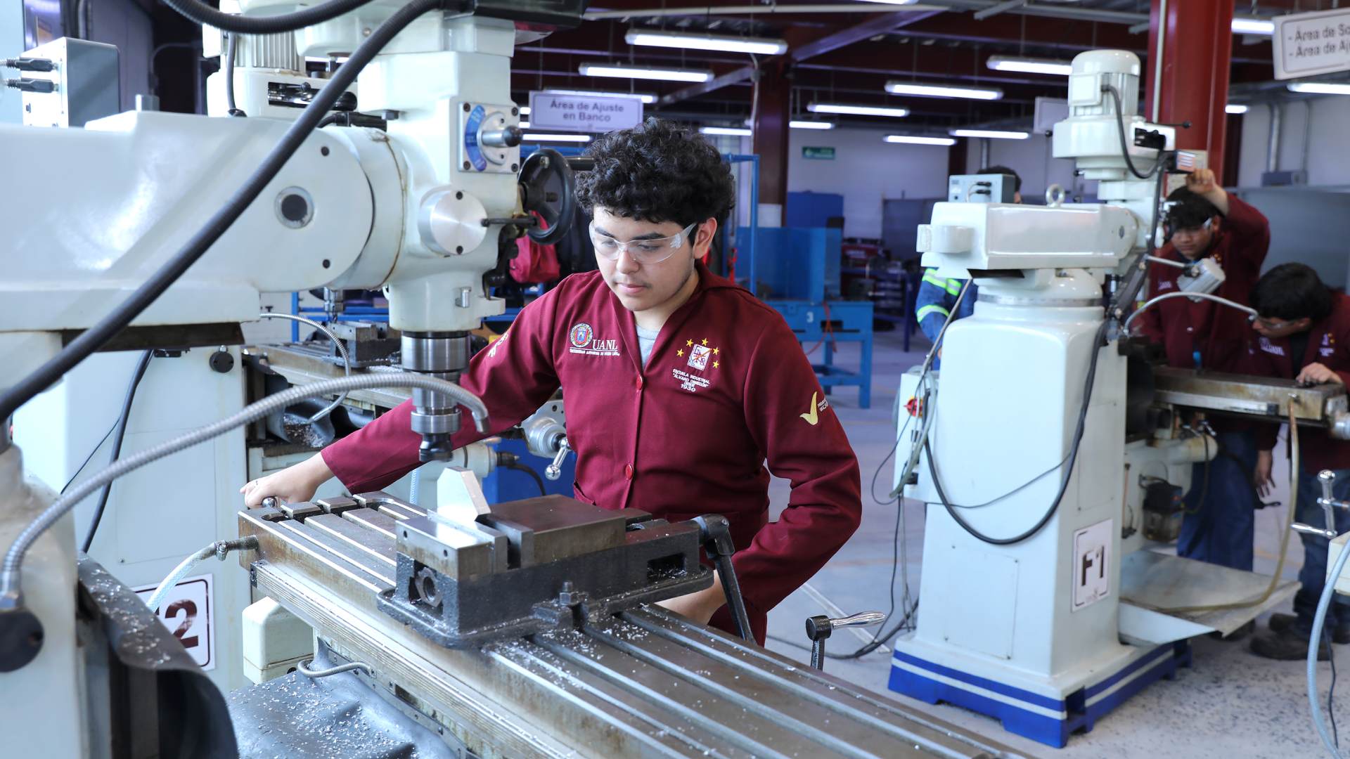 UANL impulsa formación técnica en García