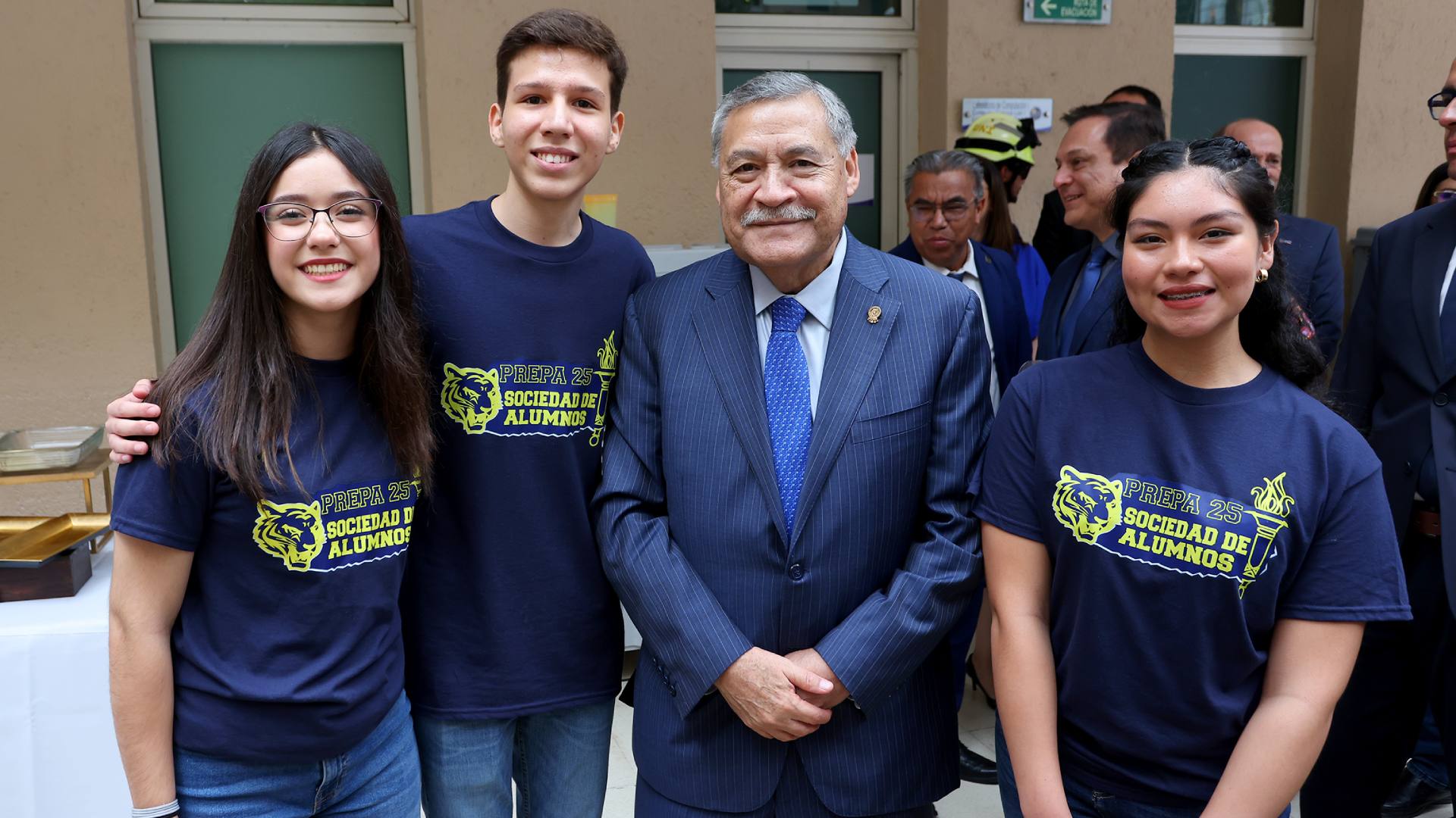 Dos décadas preparando jóvenes para el futuro con calidad educativa
