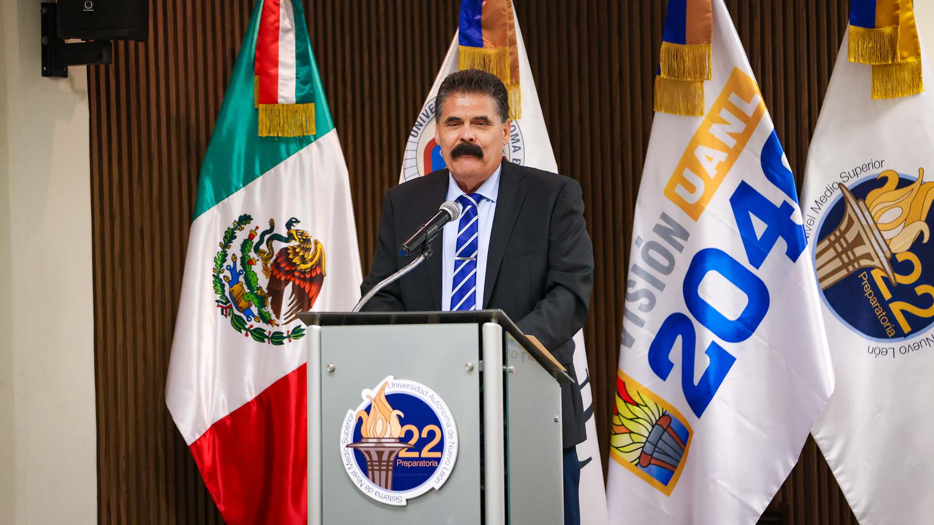 Reconoce Preparatoria 22 a sus fundadores en festejos por sus 50 años