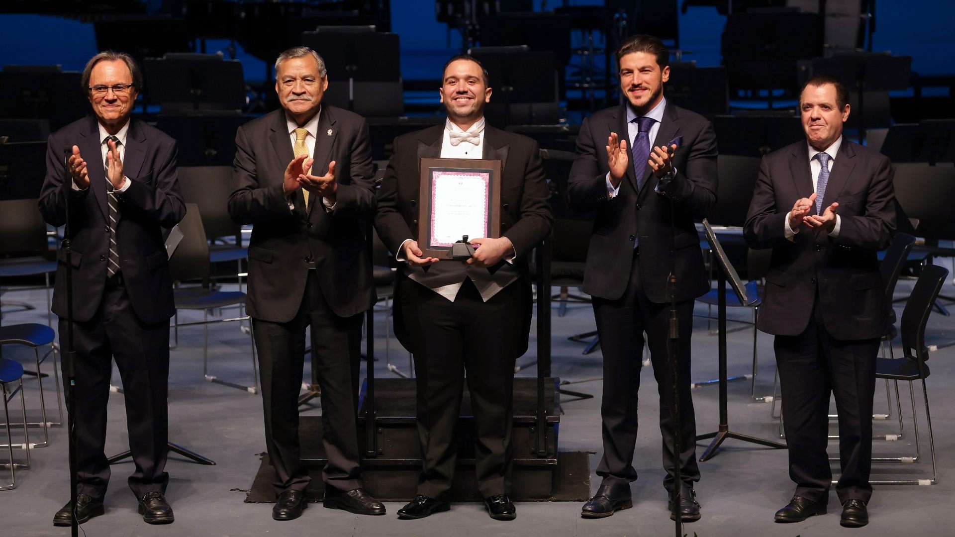 Debuta el tenor Andrés Moreno en gala lírica a beneficio del HU