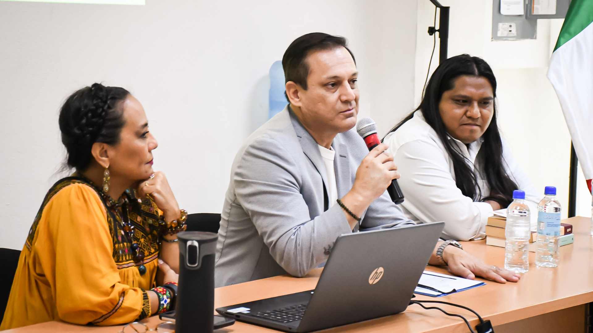 Dan fuerza e identidad a las mujeres indígenas en lectura de poesía