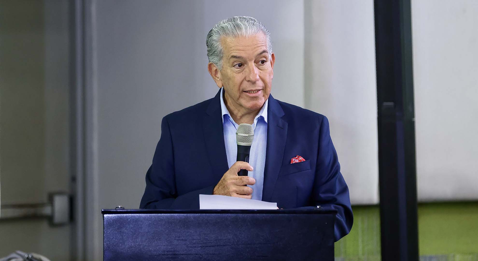 Otorga SELIDER becas de licenciatura a 31 alumnos de la UANL