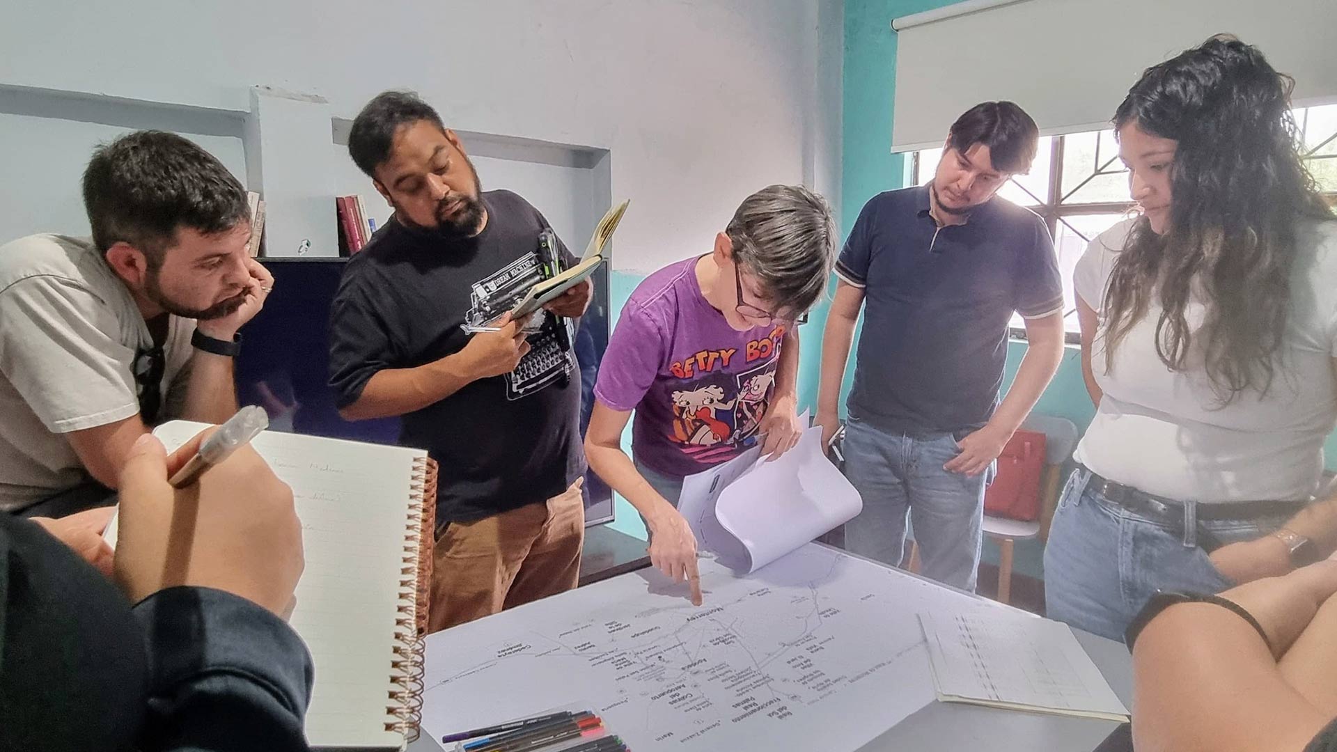 Muestra cortometraje los efectos del confinamiento en maestra universitaria