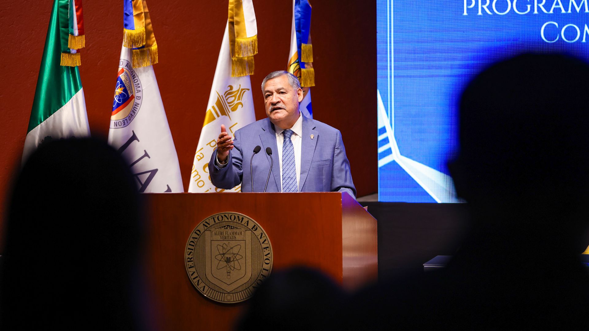 Concluyen preparatoria en programa de inclusión social de UANL