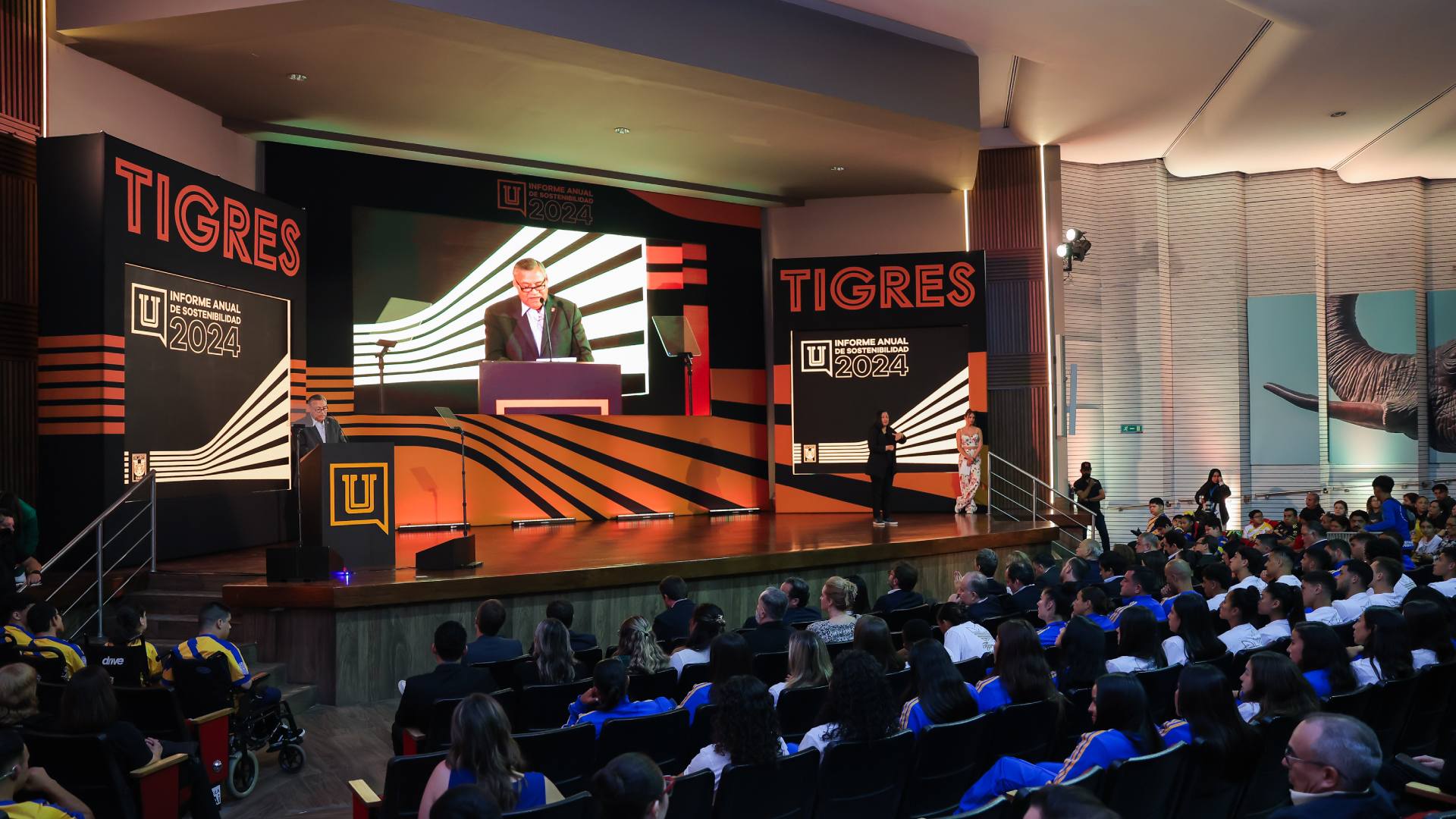 Mantienen UANL y Fundación Tigres colaboración en beneficio de los estudiantes