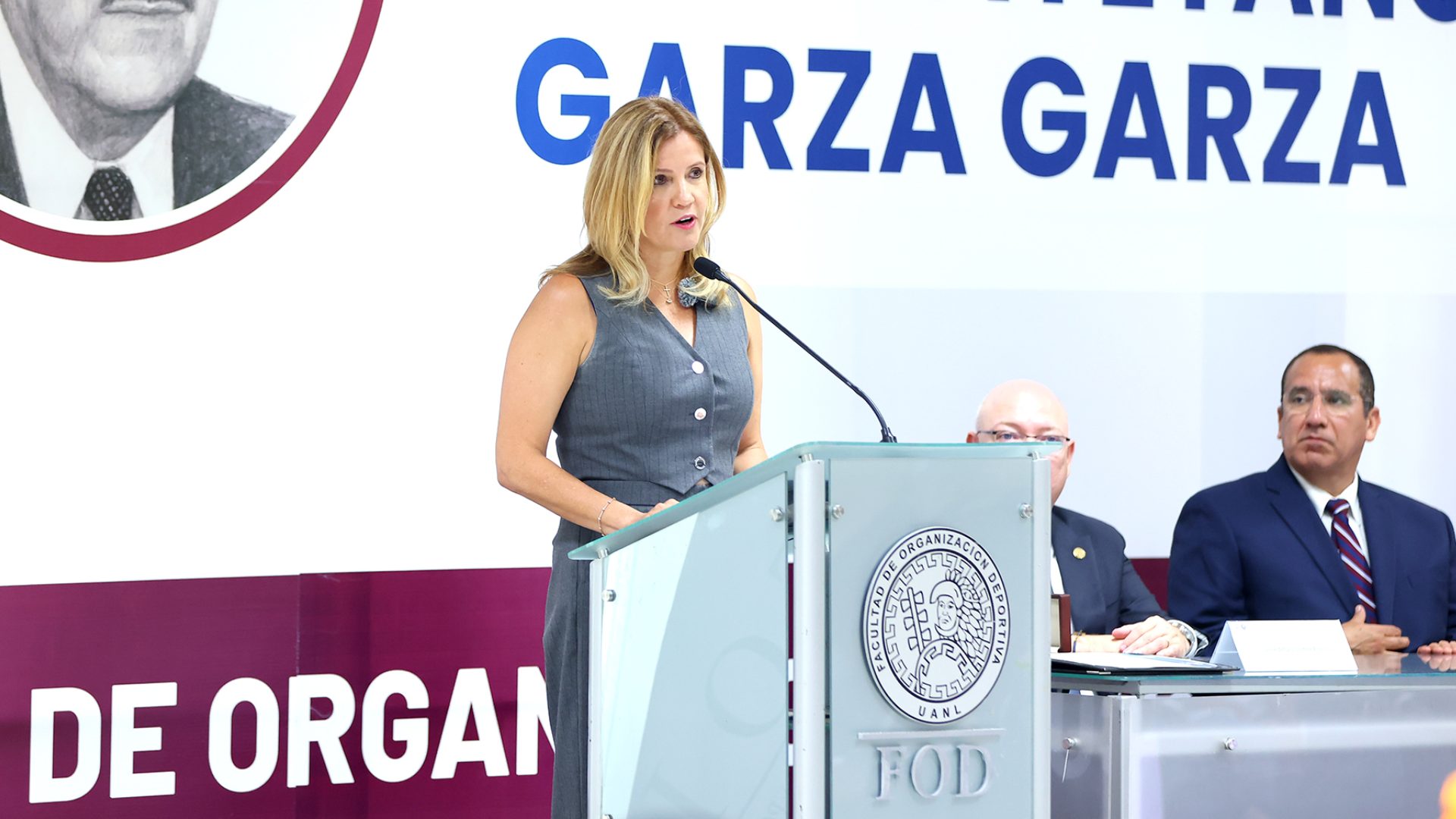 Distingue la UANL trayectoria de Melody Falcó