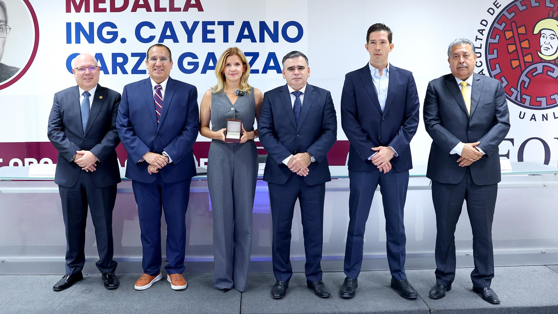 Distingue la UANL trayectoria de Melody Falcó