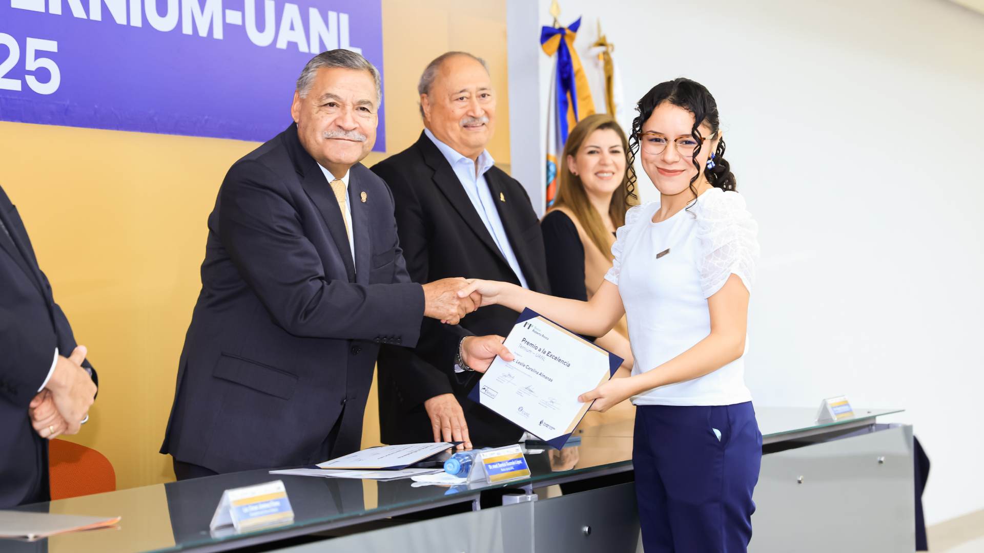 Otorgan Ternium y UANL Premio a la Excelencia