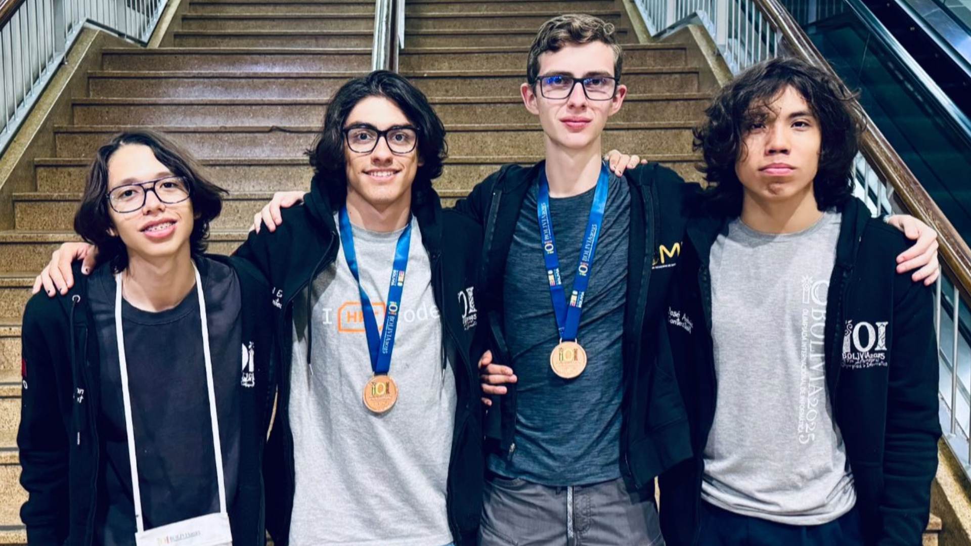 Gana medalla de bronce en Olimpiada de Informática en Bolivia
