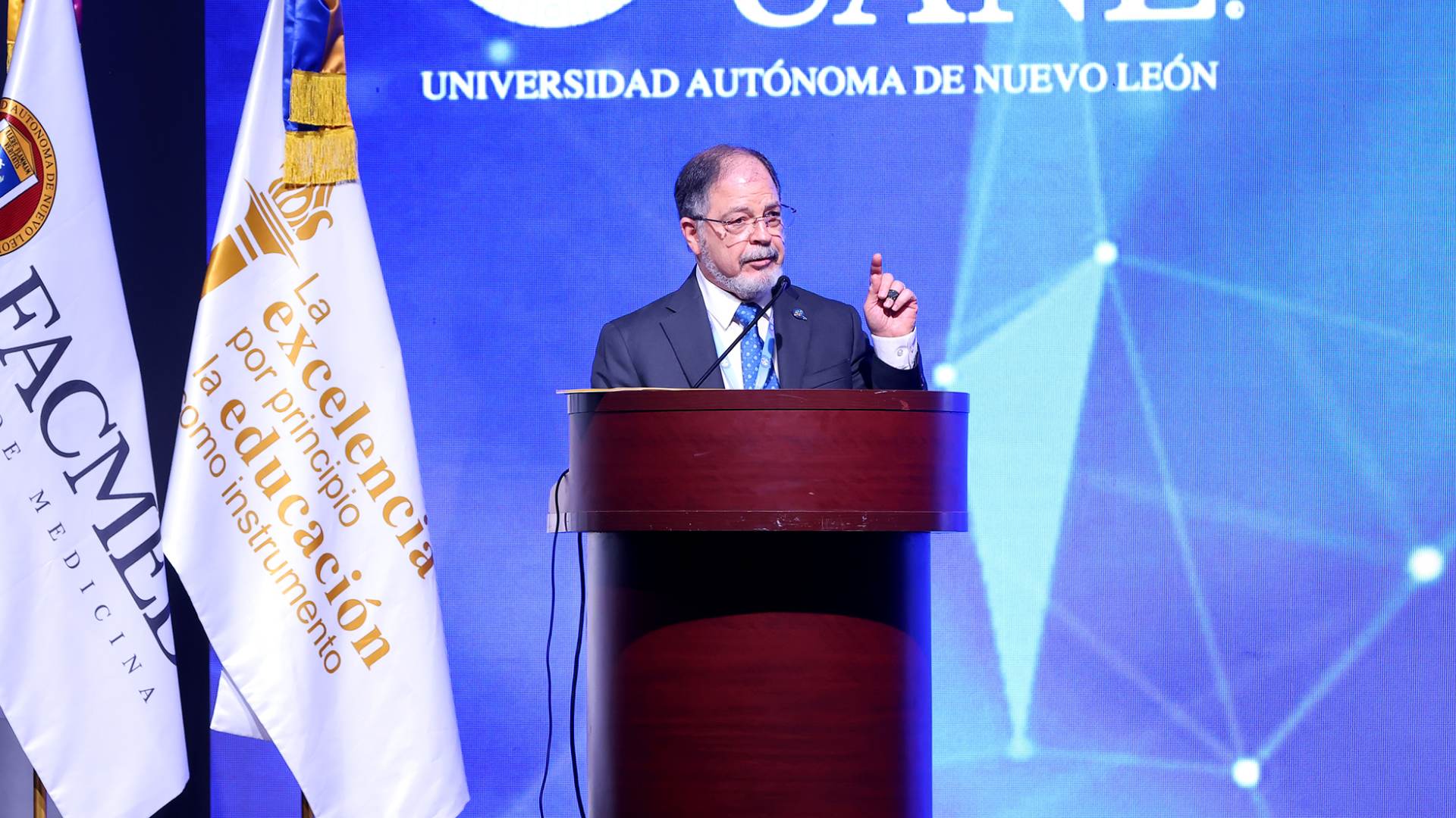 Exponen en congreso hallazgos de una nueva era en la medicina