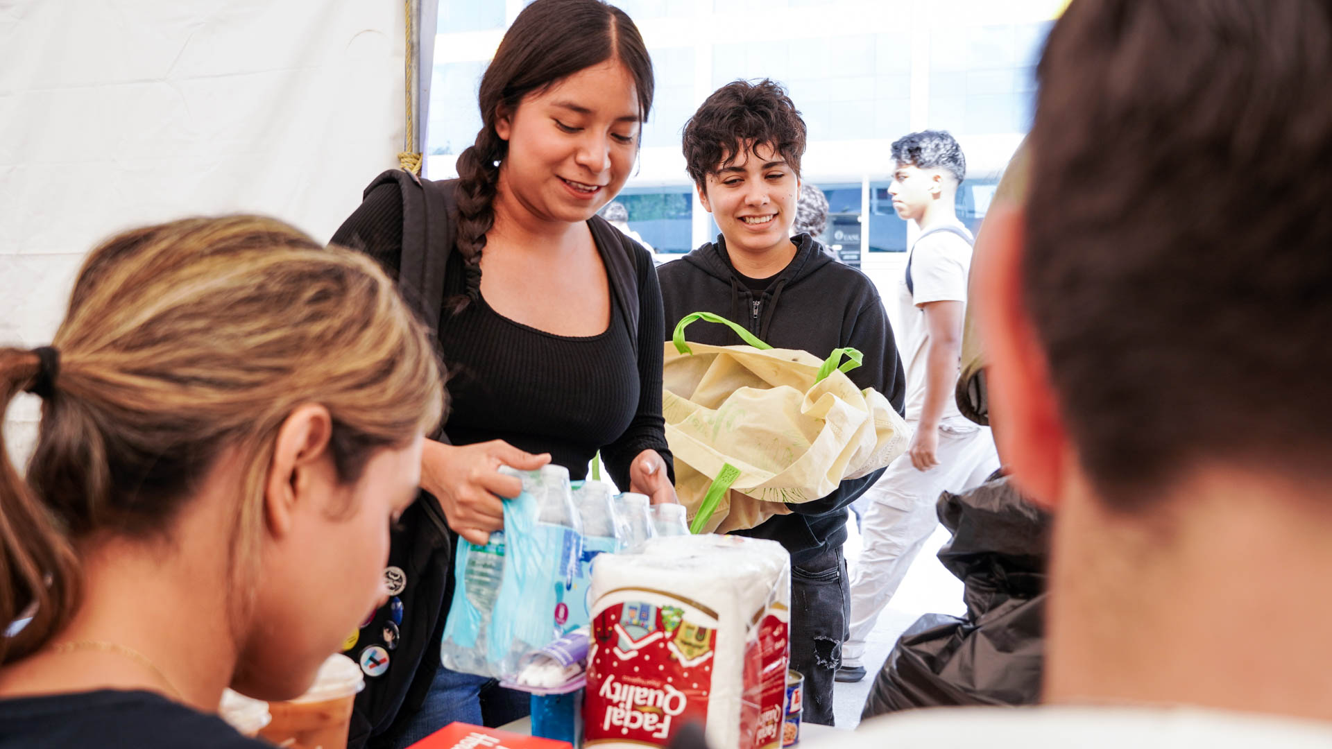 UANL activa campaña “Mano Cadena” para damnificados