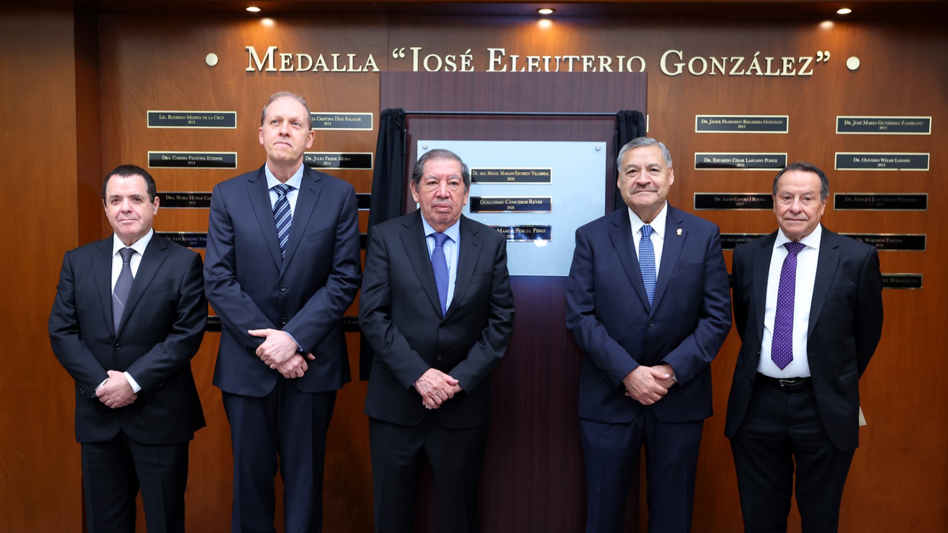 Distinguen logros en la medicina, docencia y arte con la medalla “Dr. José Eleuterio González”